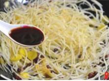 【一道好吃的家常菜】外婆土豆絲的做法 步骤8