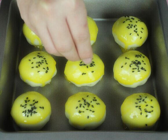 中秋美味甜品---椰絲椰蓉蛋黃酥的做法 步骤26