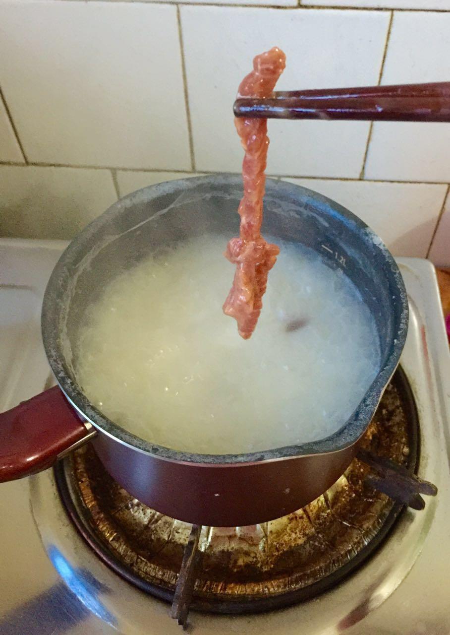 滑蛋牛肉粥的做法 步骤7