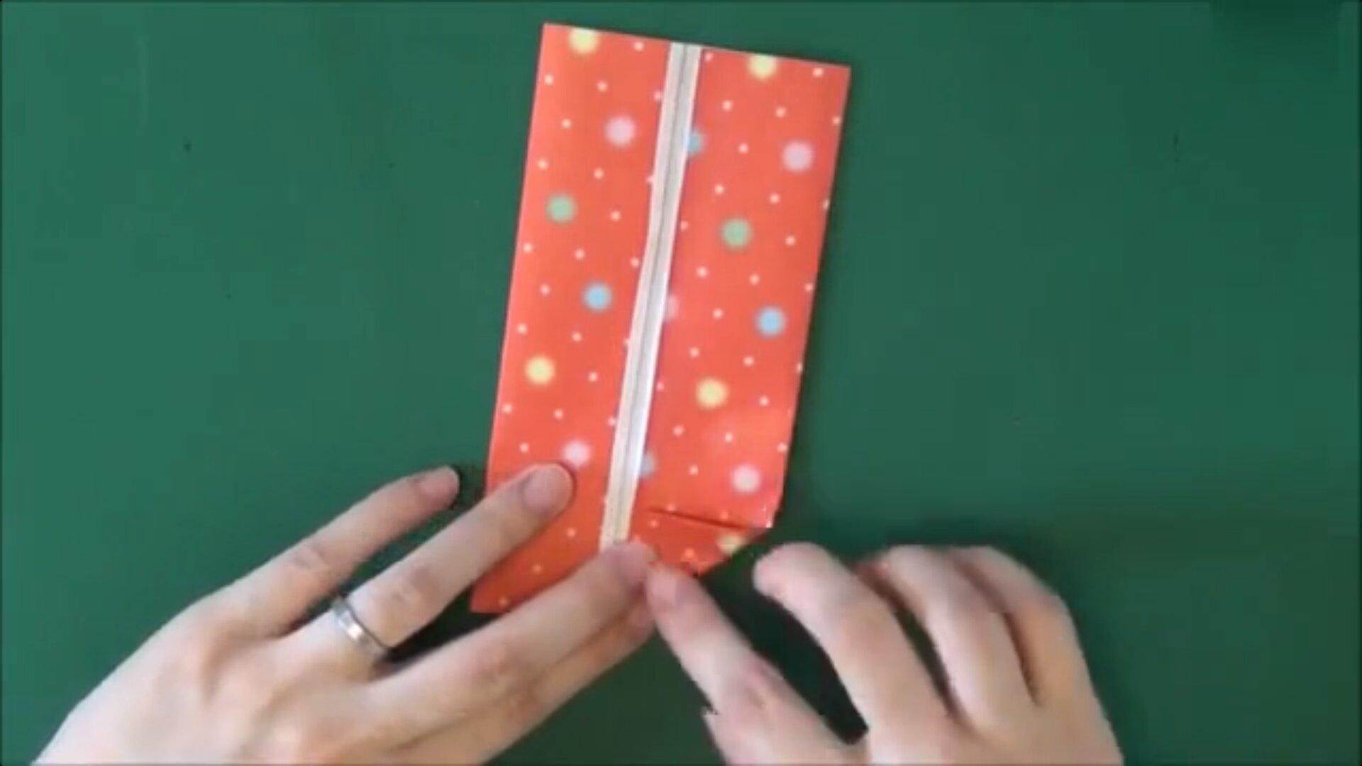 油紙盒子（可充當紙杯蛋糕模具）的做法 步骤4