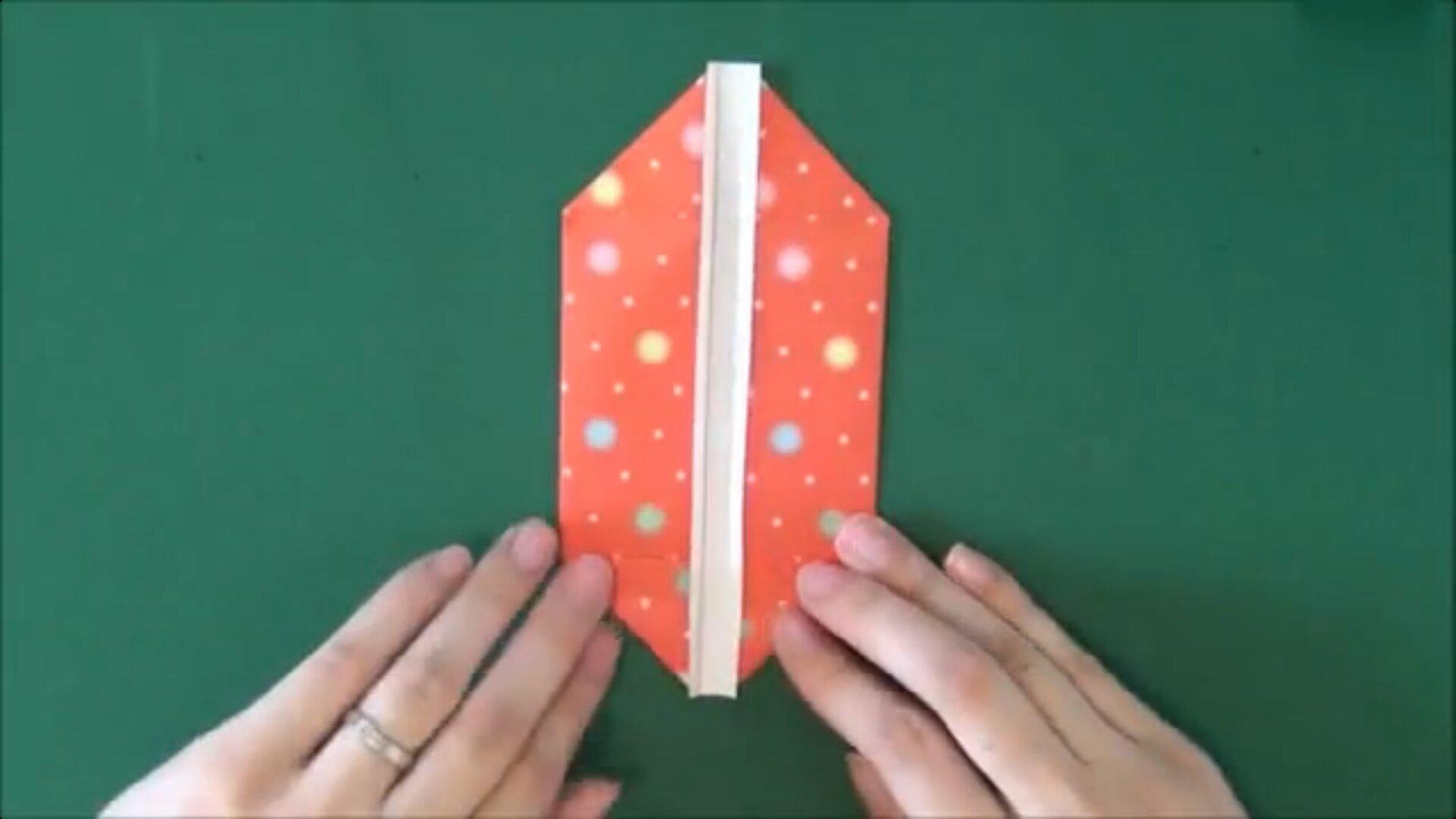 油紙盒子（可充當紙杯蛋糕模具）的做法 步骤5