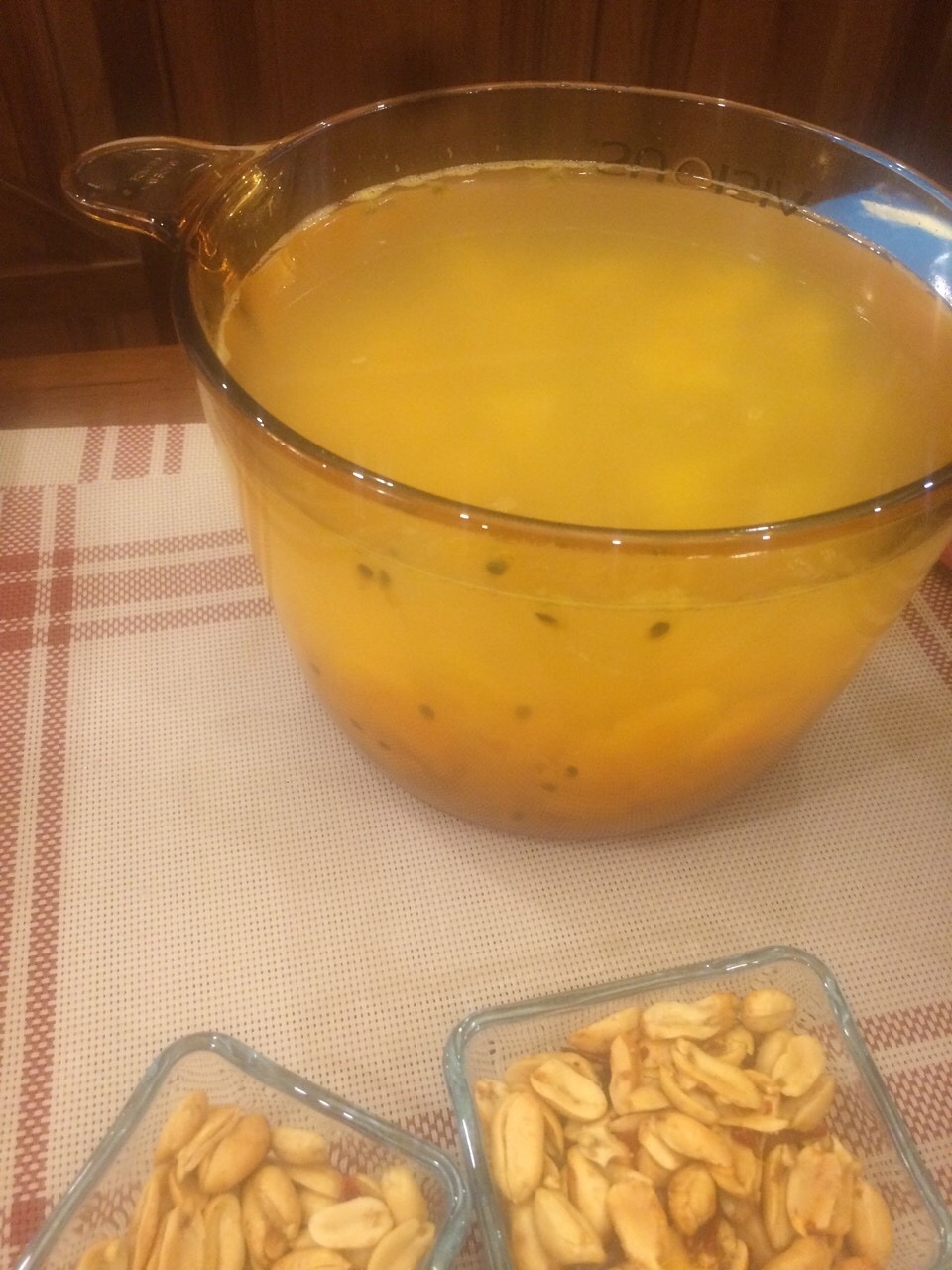 百香果銀耳木瓜甜湯的做法 步骤2