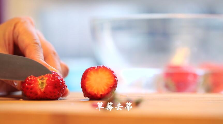 草莓正當季，征服少女心——草莓班戟【好這口兒】的做法 步骤8