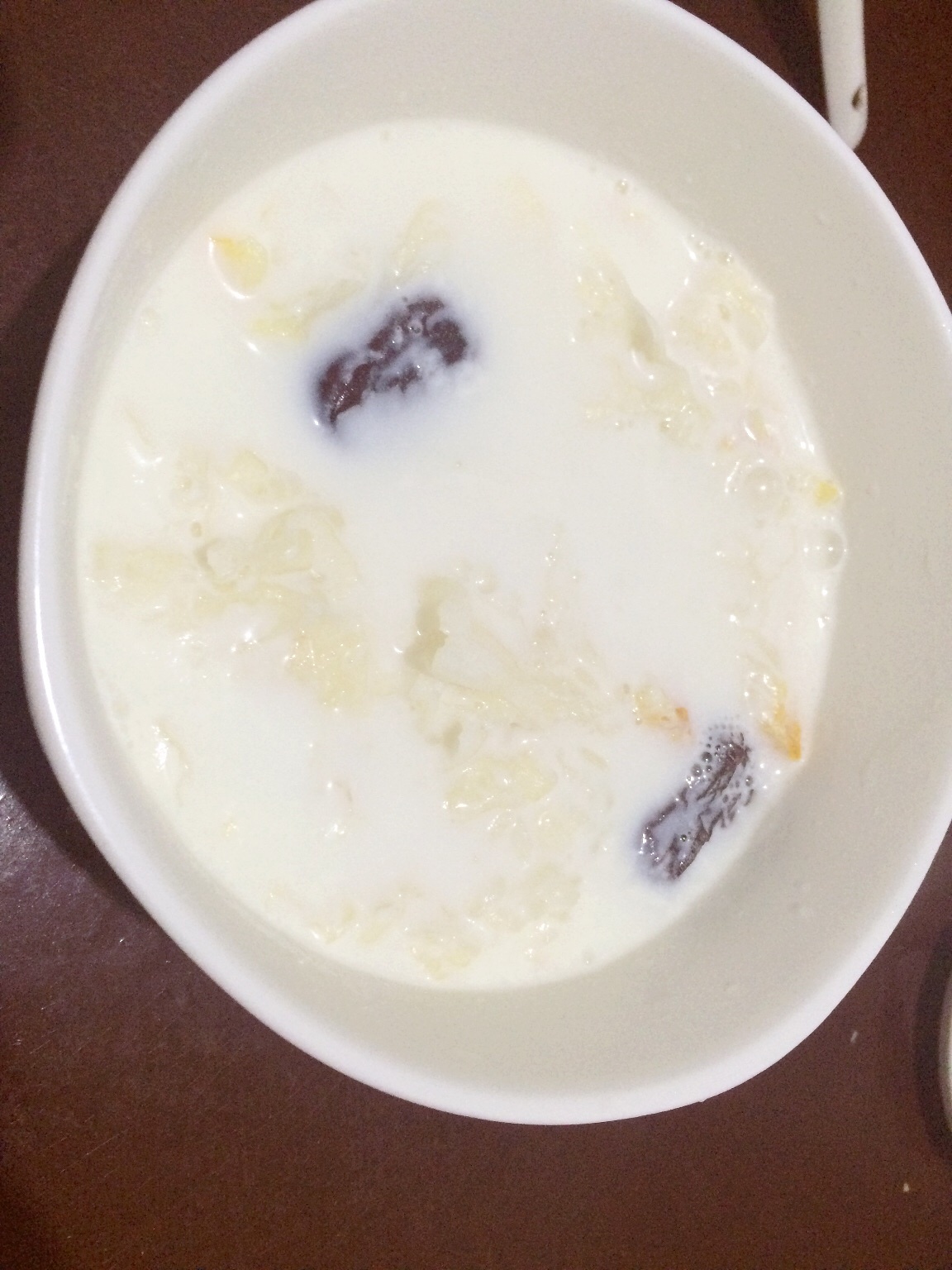 銀耳紅棗牛奶粥的做法 步骤1