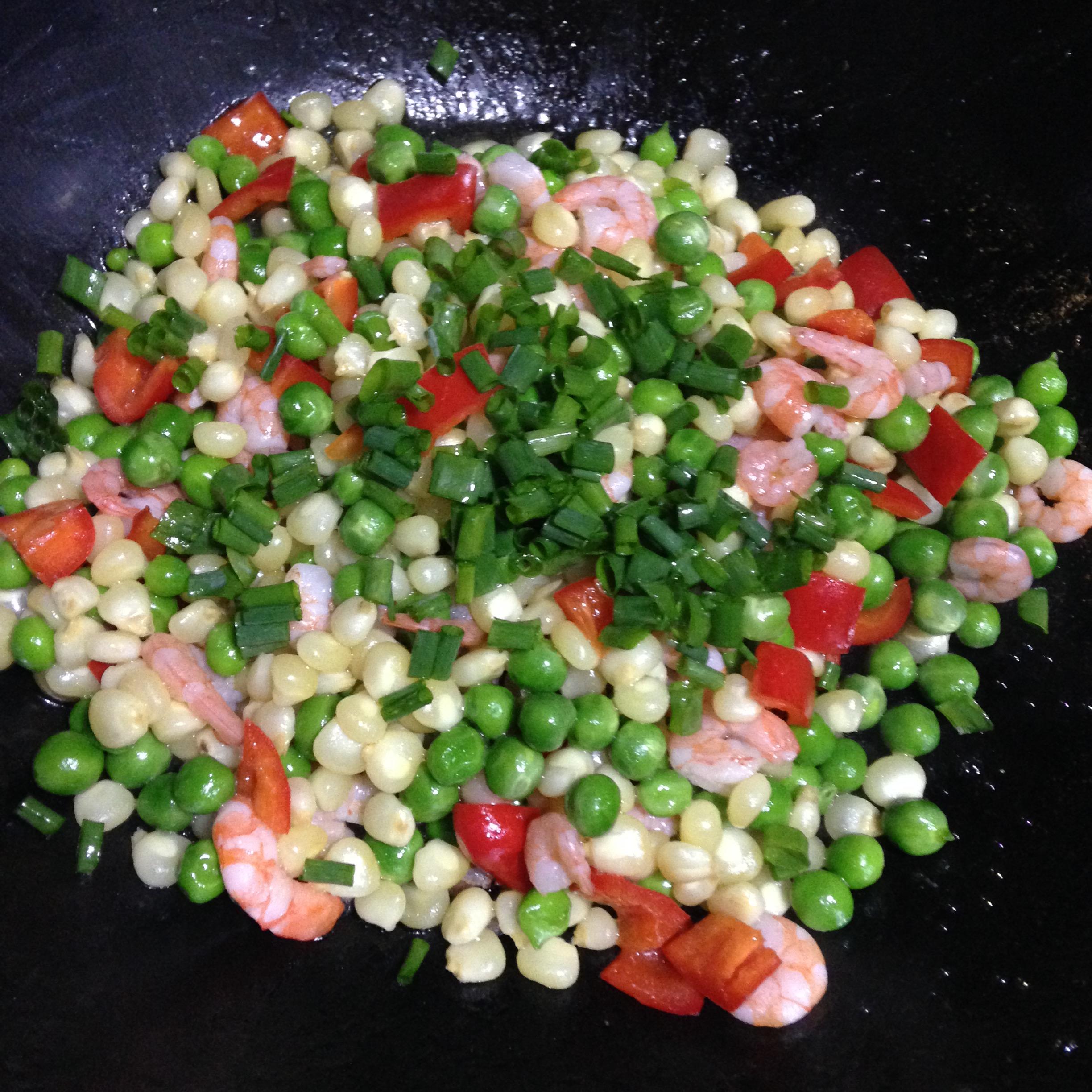 玉米豌豆炒蝦仁的做法 步骤5