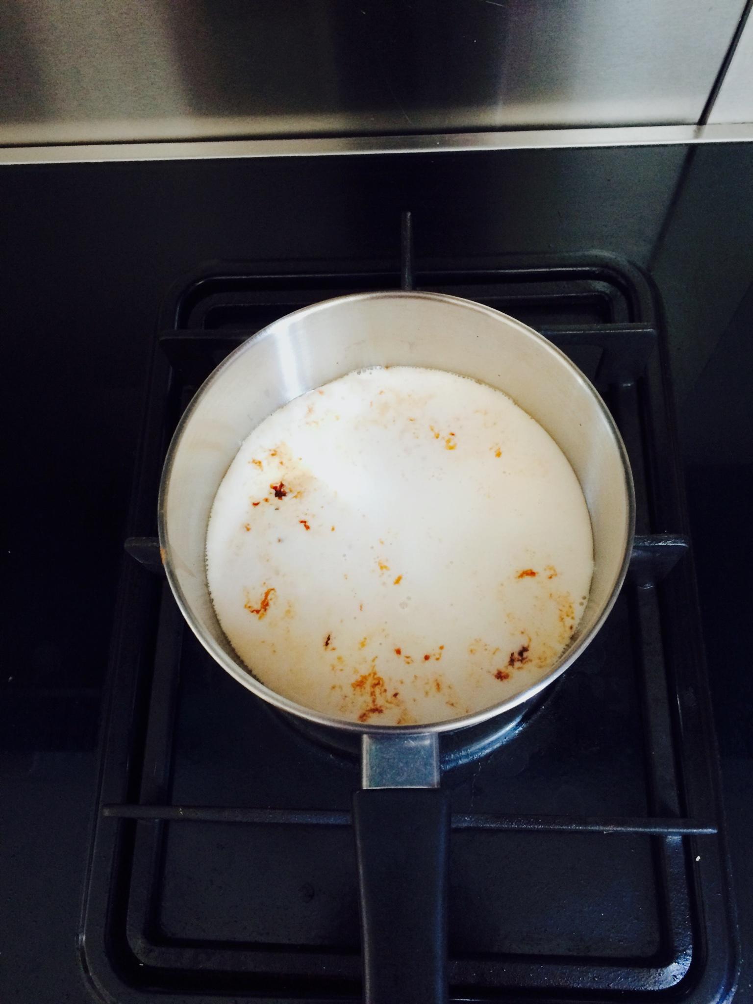 烏龍奶茶 ᶘ ᵒᴥᵒᶅ拿大紅袍煮的格外香的做法 步骤3
