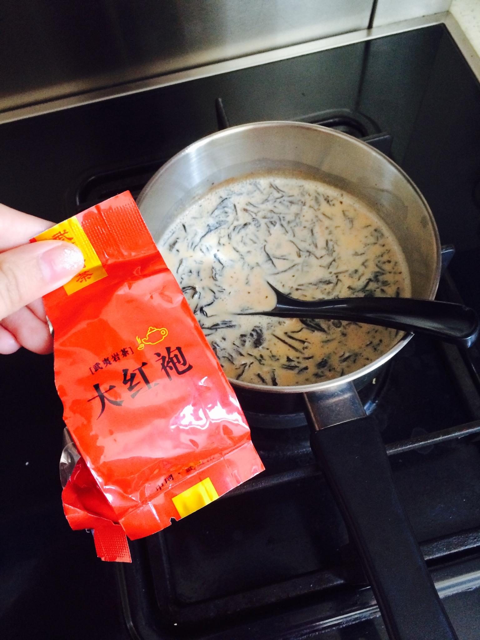 烏龍奶茶 ᶘ ᵒᴥᵒᶅ拿大紅袍煮的格外香的做法 步骤4