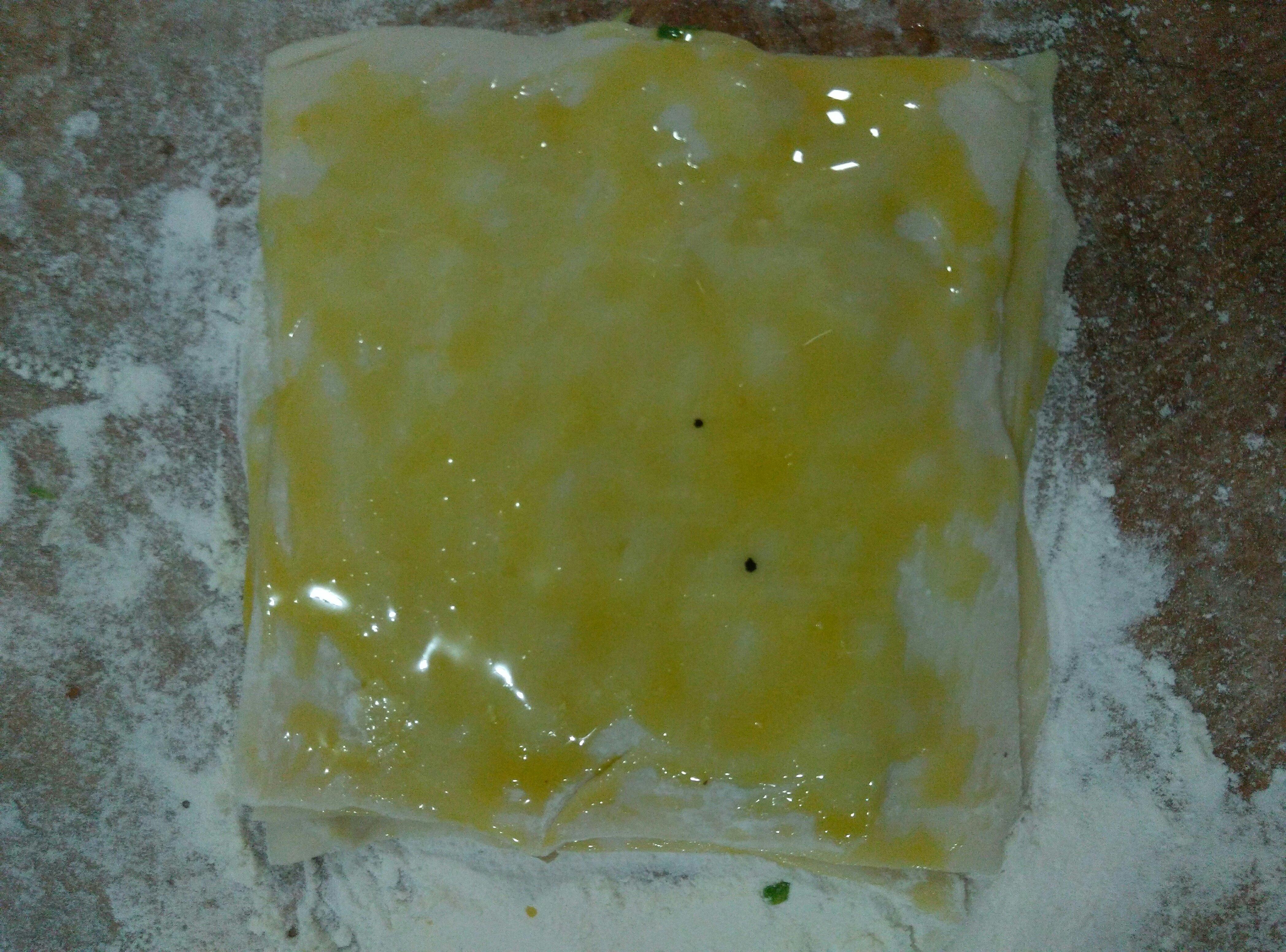 餛飩皮蔥（蒜）油餅的做法 步骤2