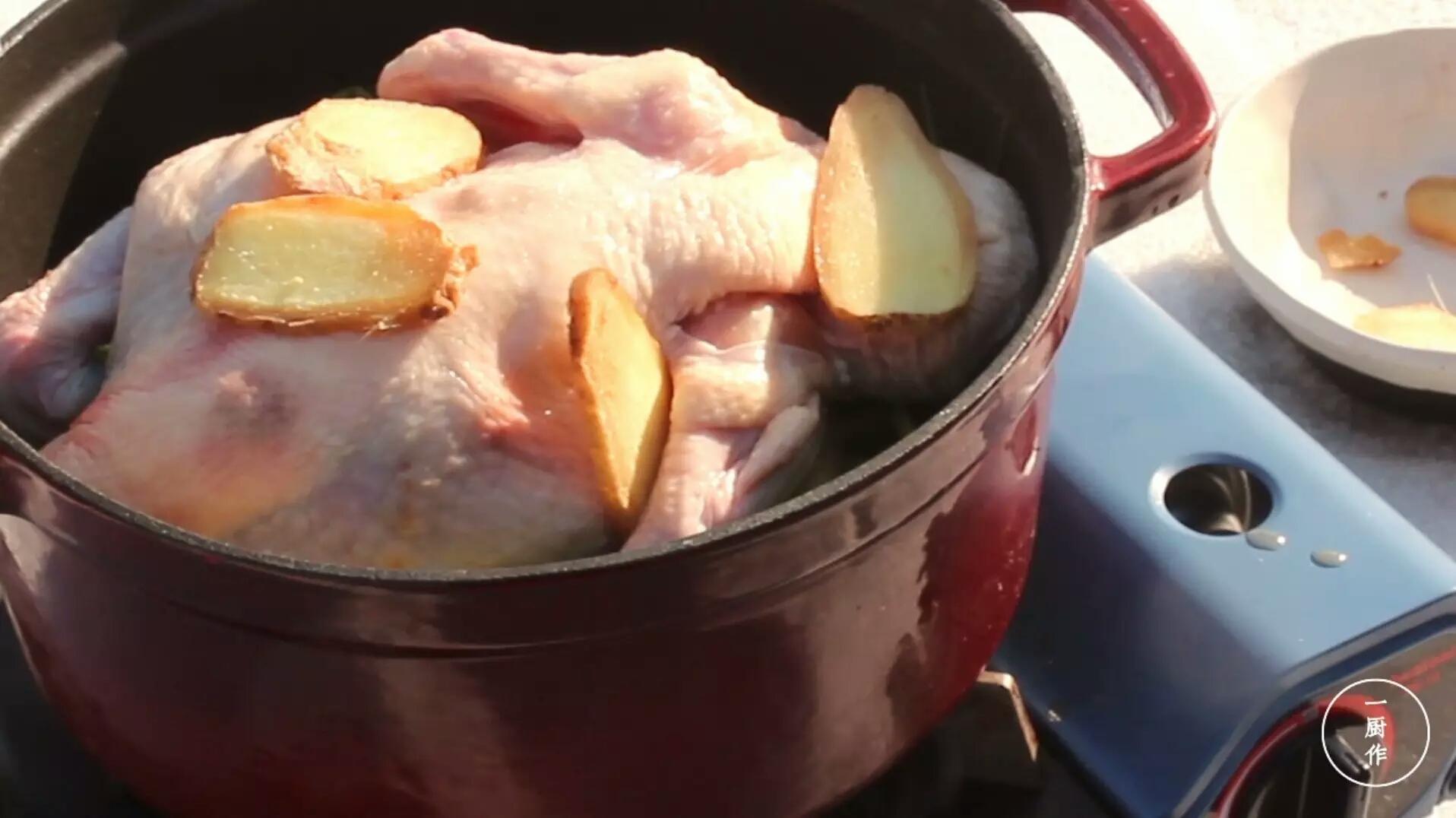 【一廚作】VOL43一分鐘教你做無水白切雞的做法 步骤2