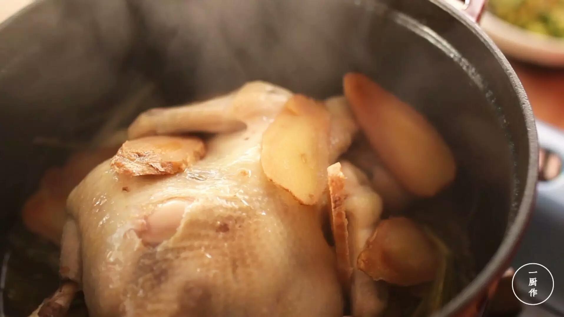 【一廚作】VOL43一分鐘教你做無水白切雞的做法 步骤4