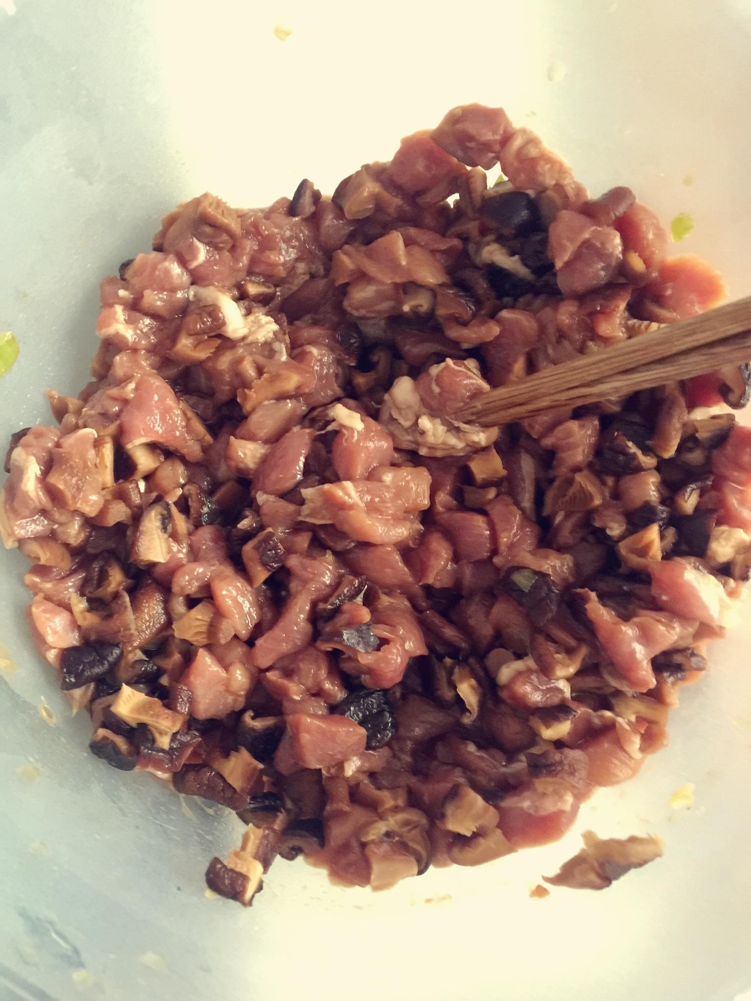 芸豆香菇肉塊小包子的做法 步骤2