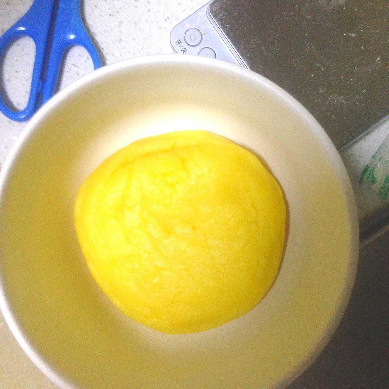 超級軟妹的 粉嫩奶黃湯圓⸜(๑⃙⃘'ᵕ'๑⃙⃘)⸝⋆*的做法 步骤6