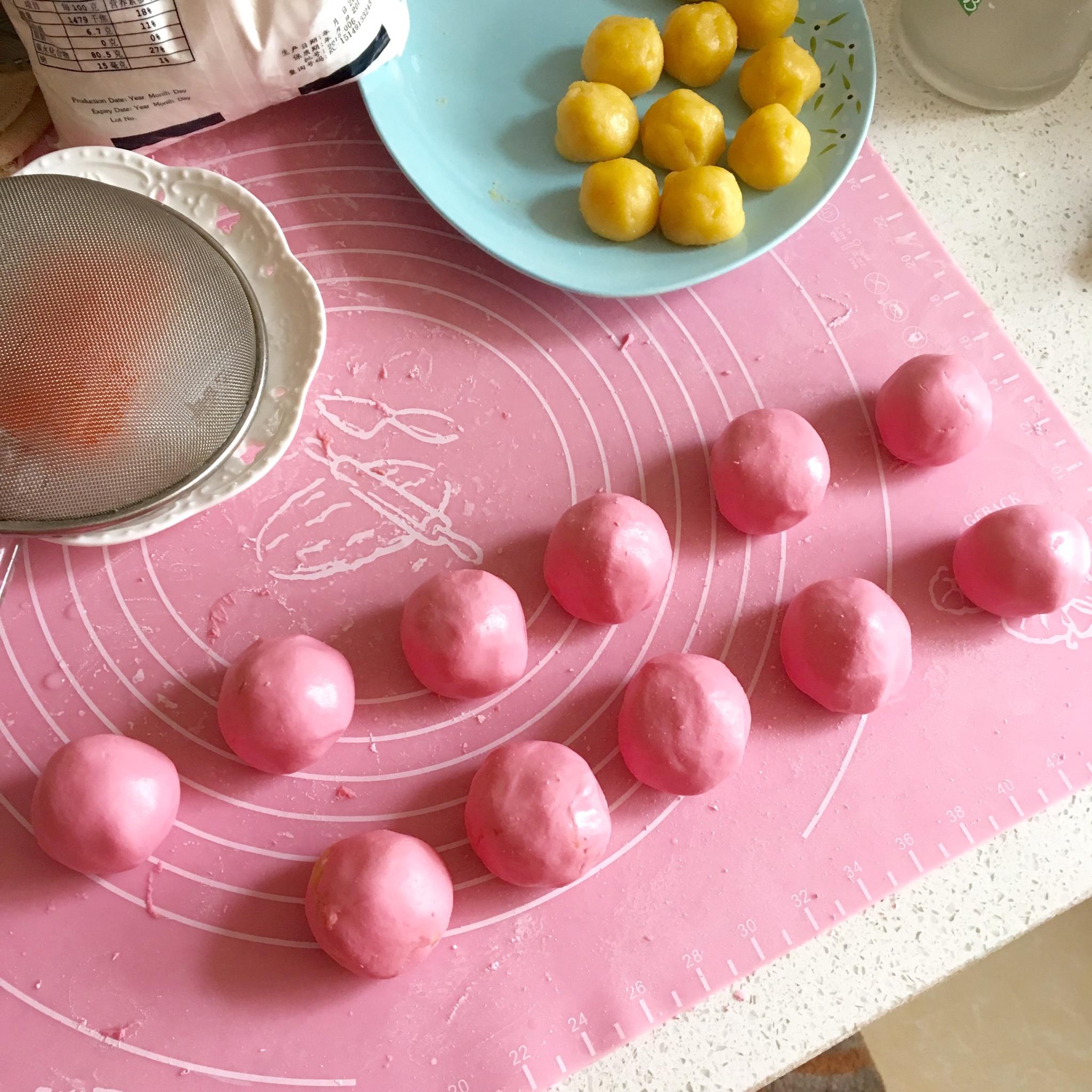 超級軟妹的 粉嫩奶黃湯圓⸜(๑⃙⃘'ᵕ'๑⃙⃘)⸝⋆*的做法 步骤12