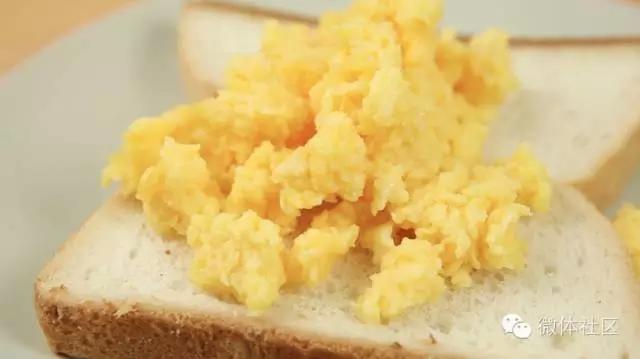 scrambled eggs 早餐 | 用愛喚醒你的胃的做法 步骤9