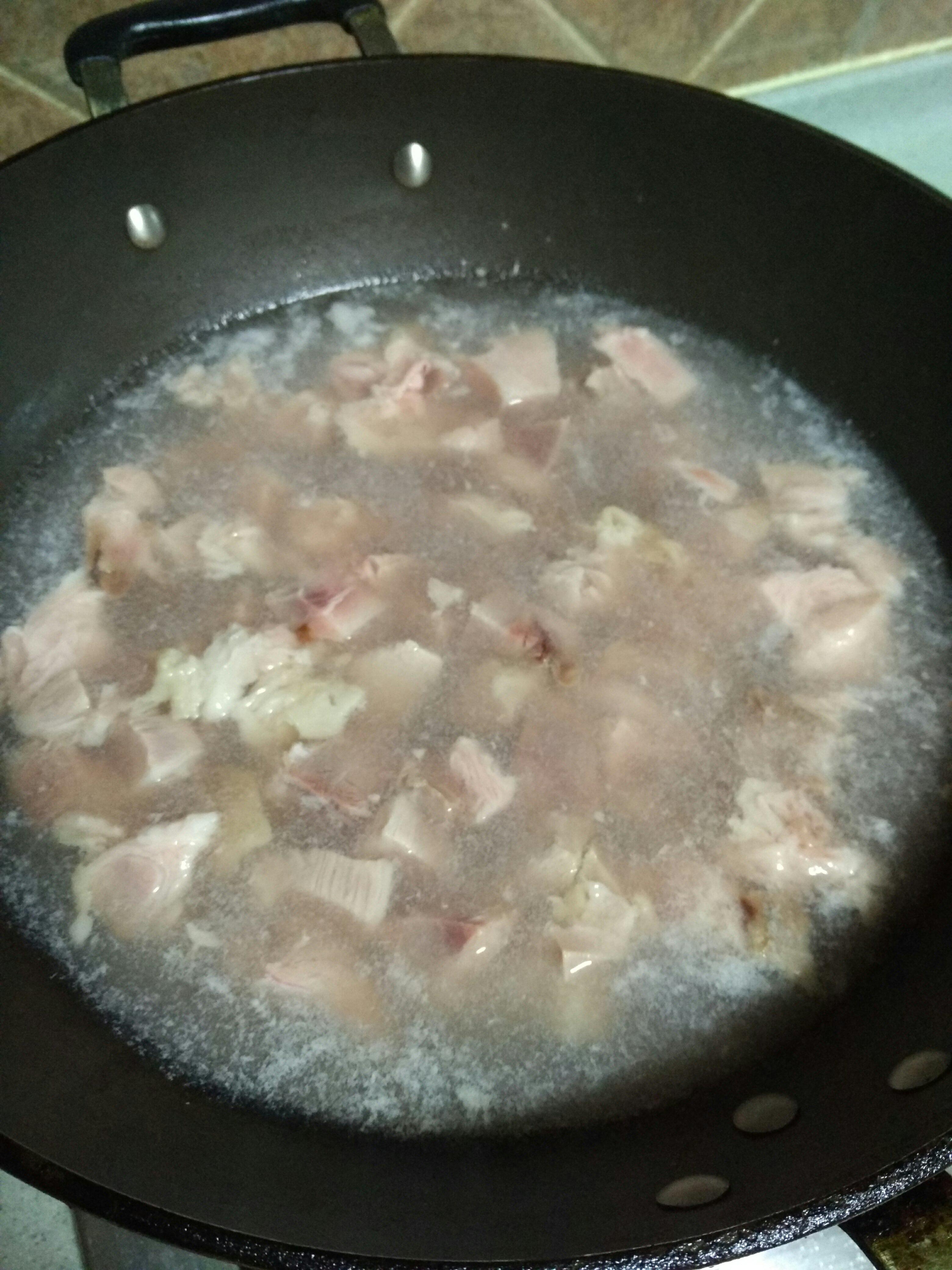 荔浦芋頭燜肉的做法 步骤2