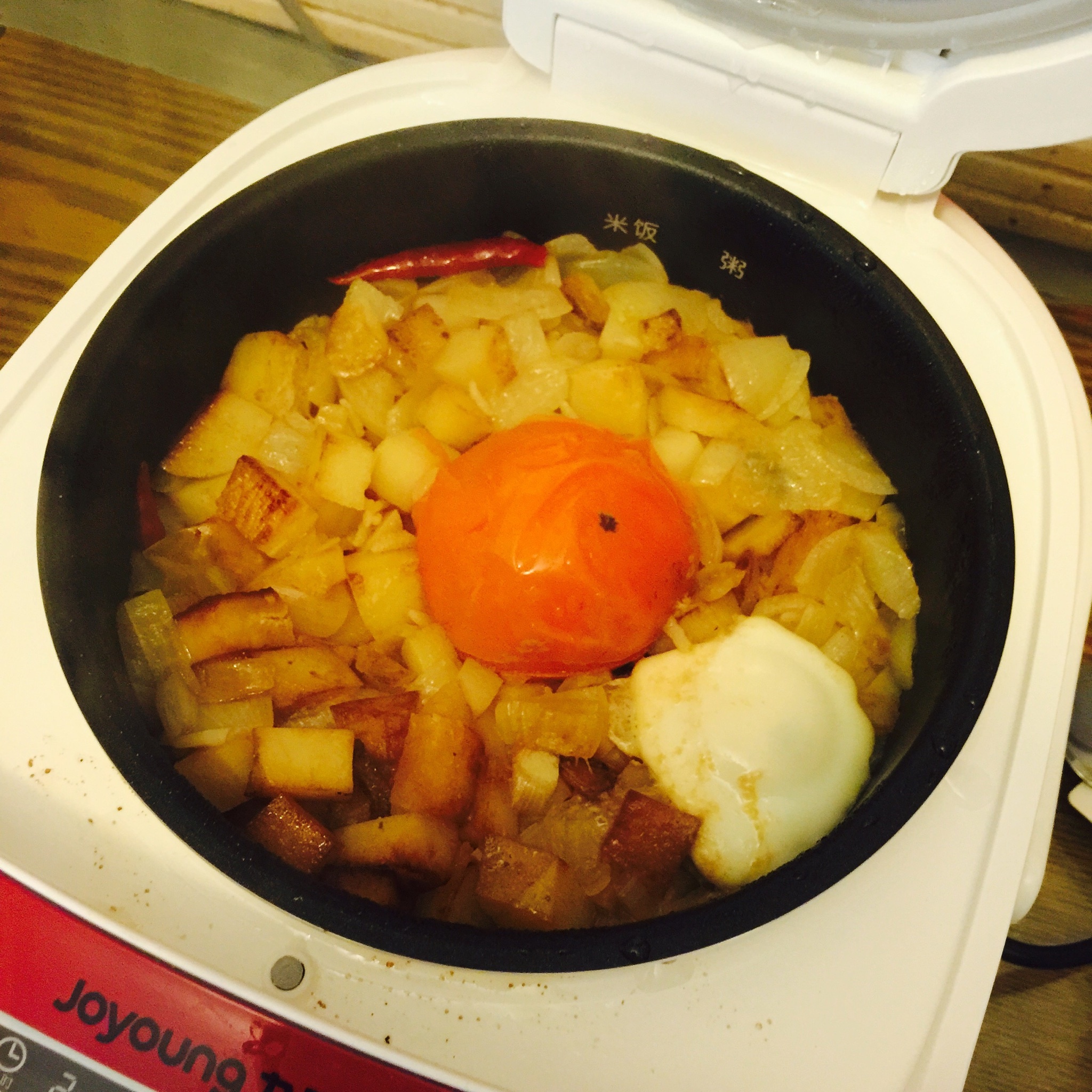 西紅柿土豆雞蛋燜飯的做法 步骤3