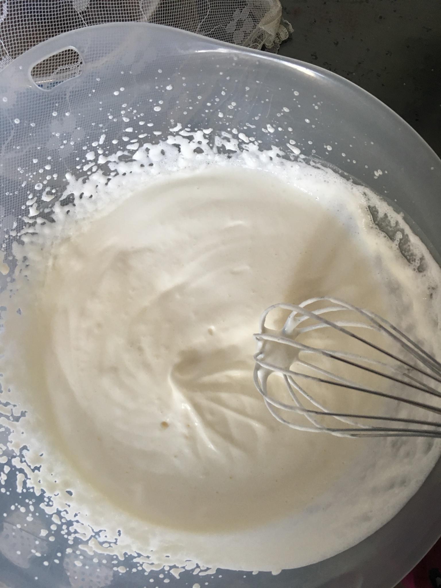 奶油戚風杯子蛋糕（也可做六寸戚風蛋糕）的做法 步骤20