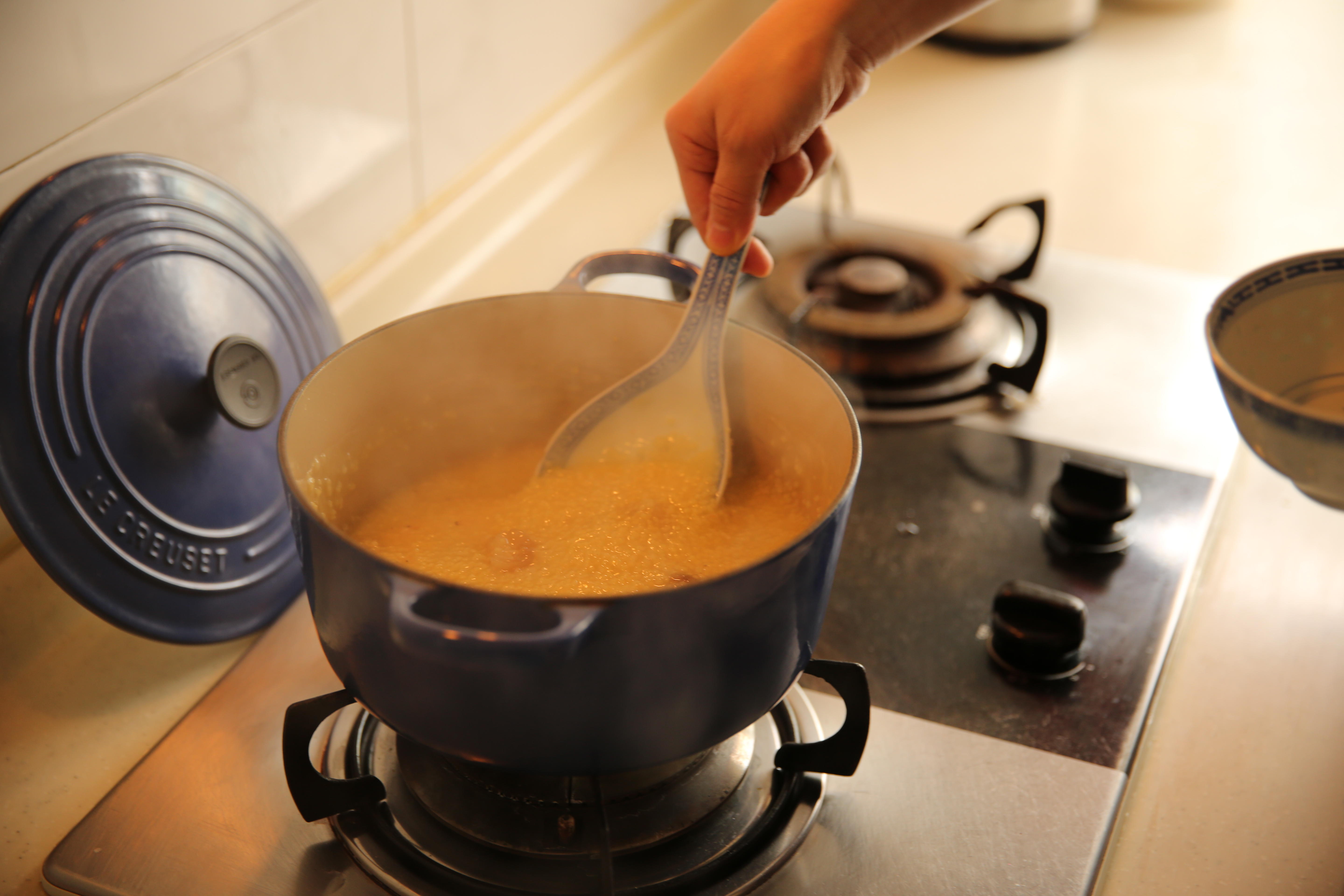 海蔘小米粥，快手營養早餐，鑄鐵鍋版的做法 步骤6