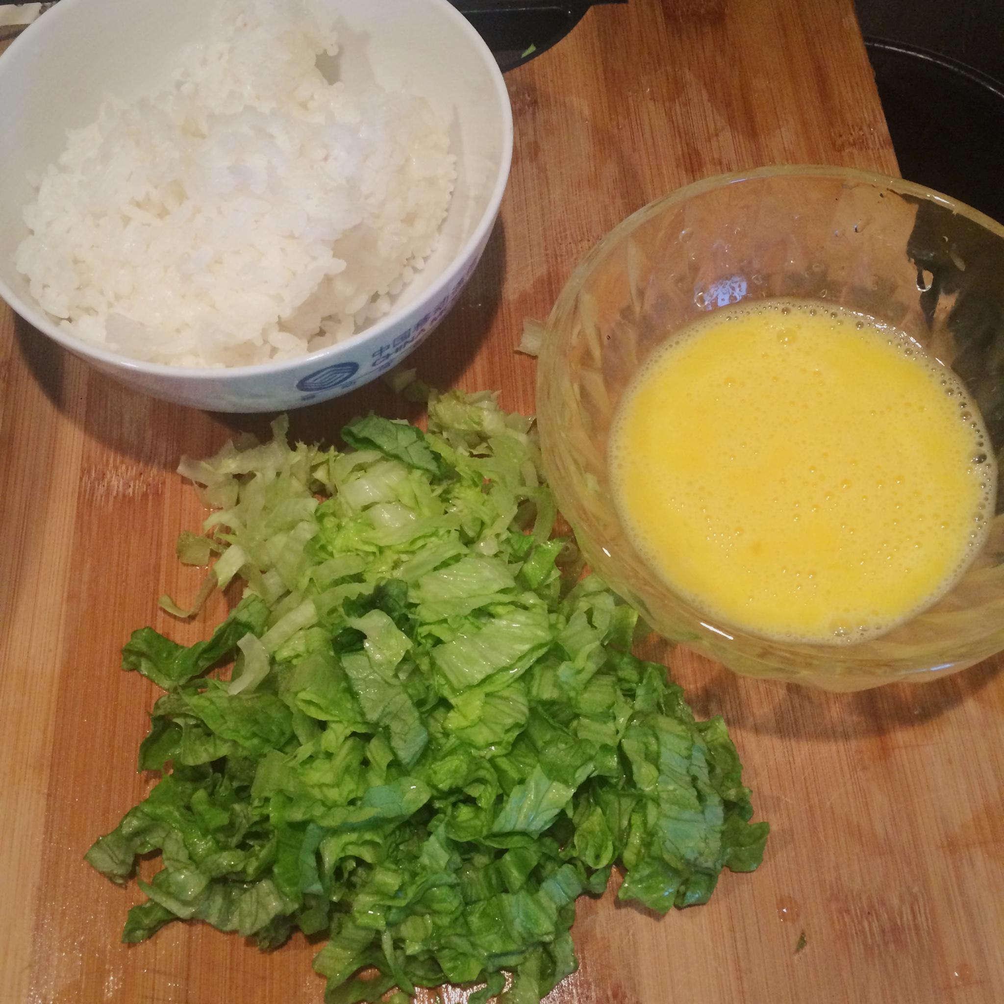 生菜蛋炒飯的做法 步骤1