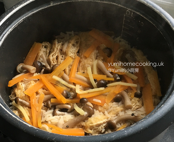 日式雞肉菇菌燜飯[免油煙煮食]的做法 步骤5