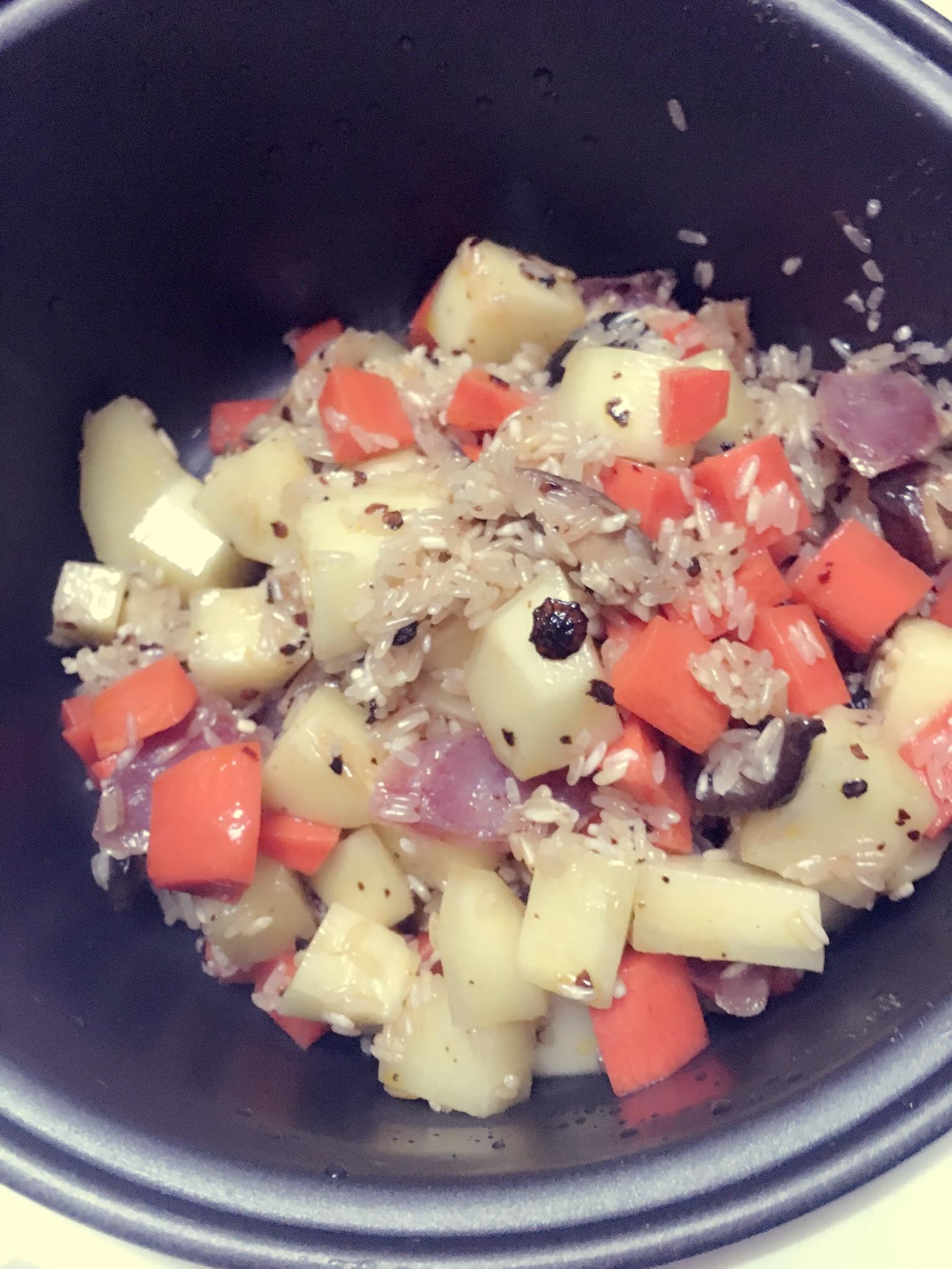 臘腸土豆燜飯（兩人食用）的做法 步骤8
