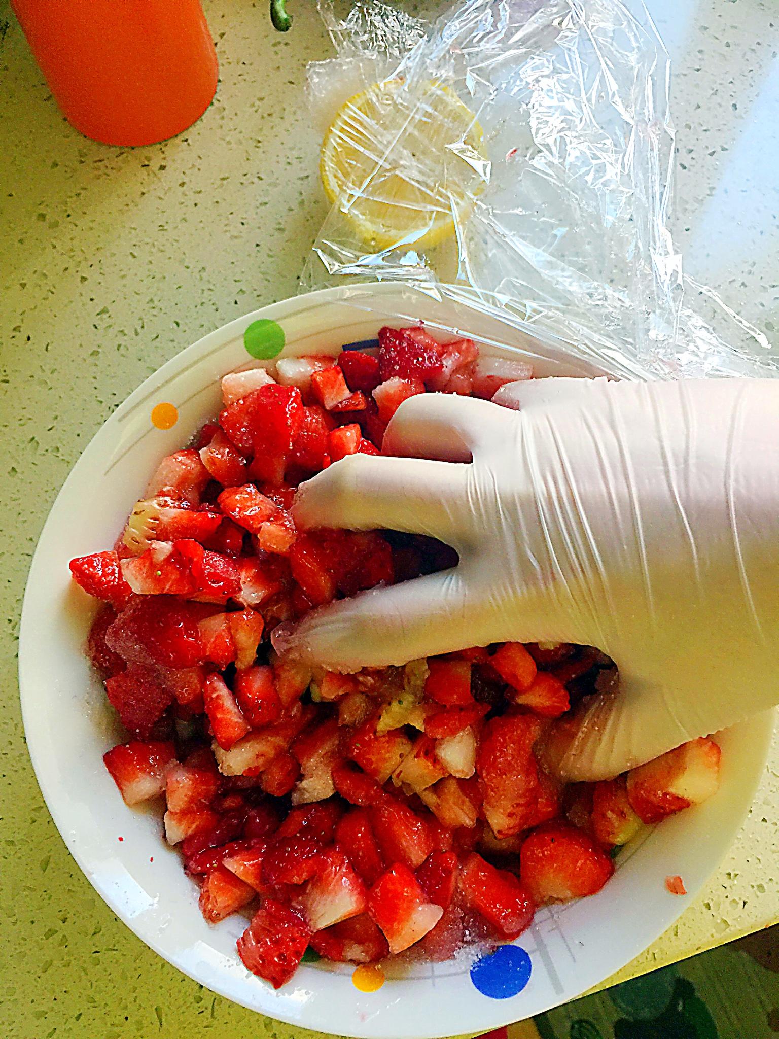 自制草莓醬~自家廚房裏的鮮紅色的做法 步骤4
