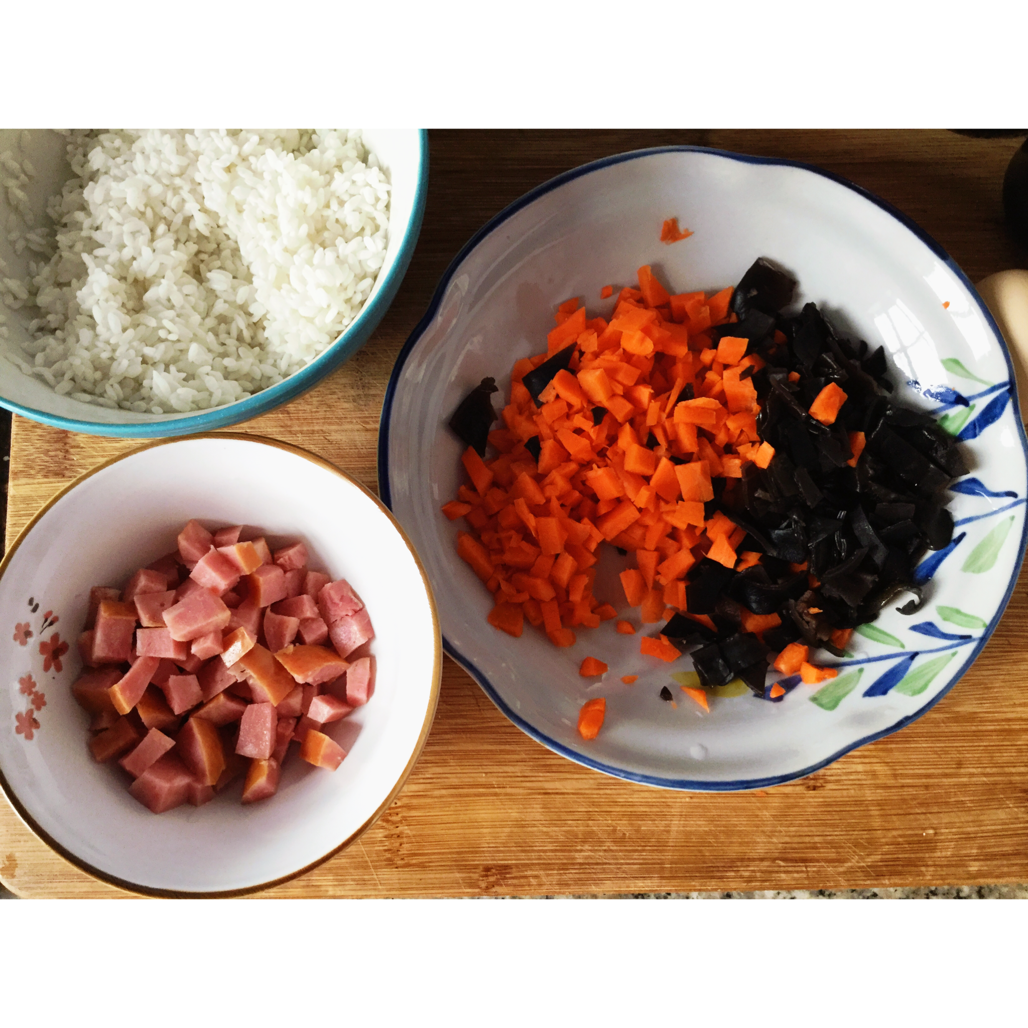 蘿蔔香腸木耳電飯煲飯的做法 步骤1