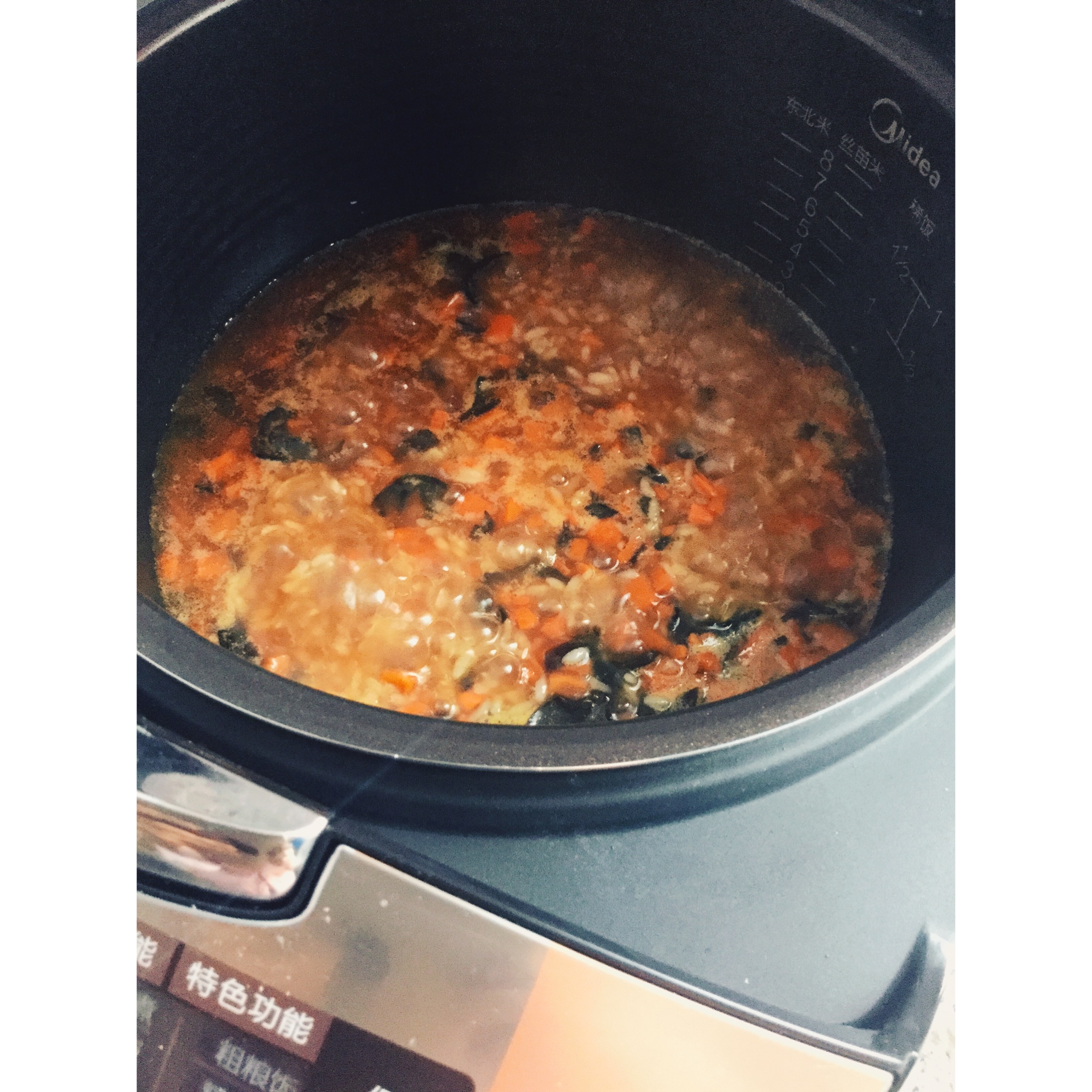 蘿蔔香腸木耳電飯煲飯的做法 步骤4