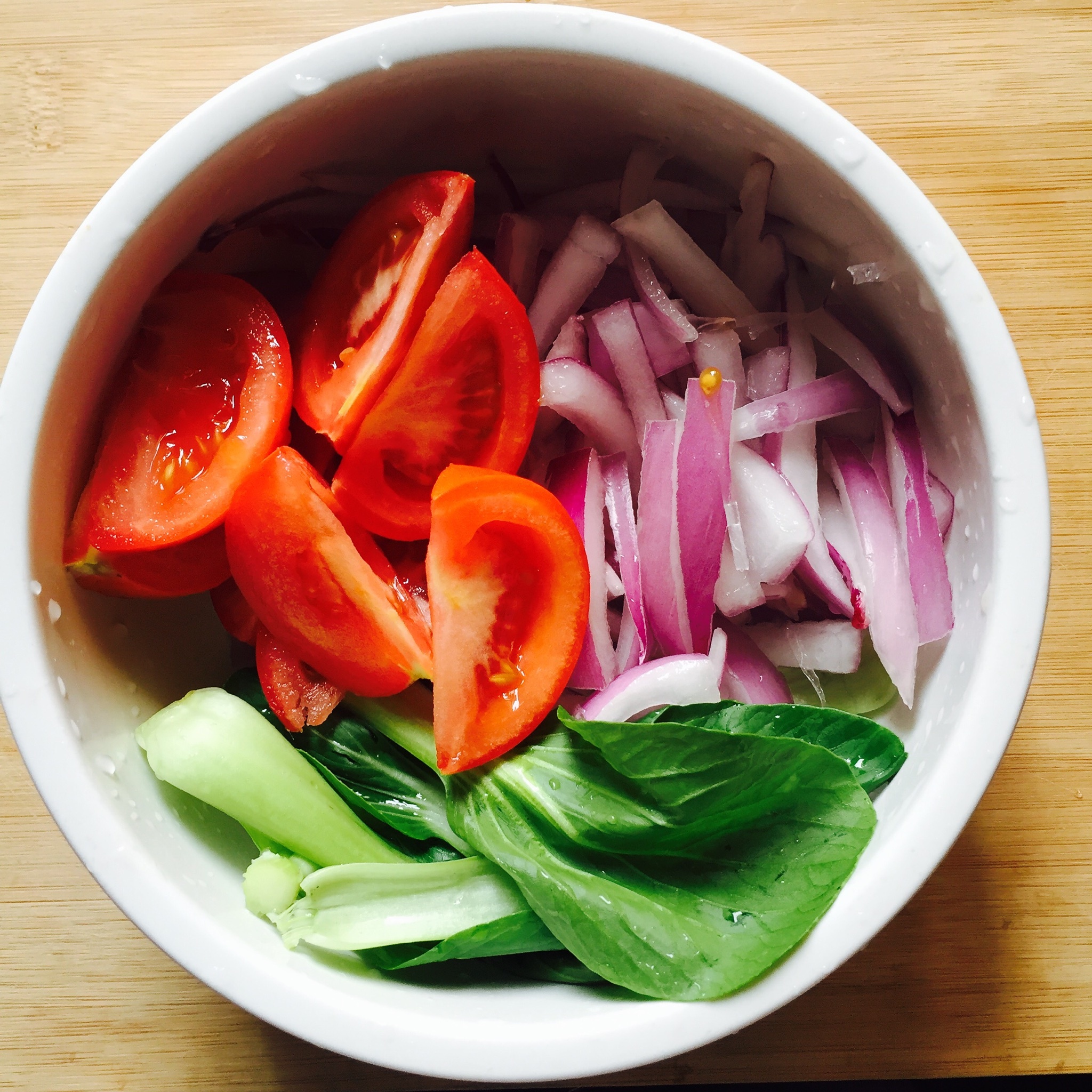 超級下飯的茄汁洋蔥青菜.•向陽特供的做法 步骤2
