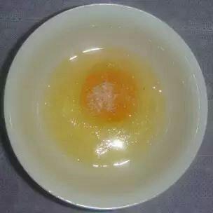 治感冒的蒸雞蛋的做法 步骤2