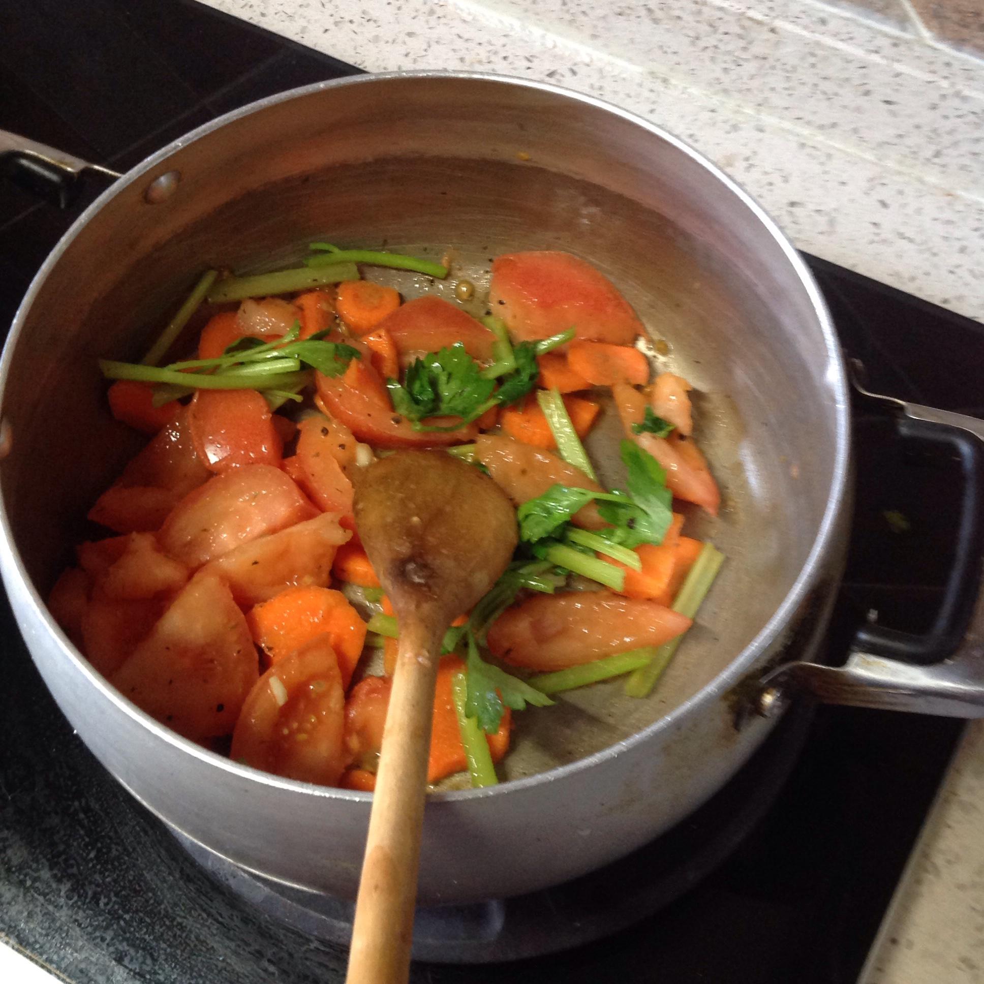 綜合蔬菜濃湯配蒜蓉麪包的做法 步骤4