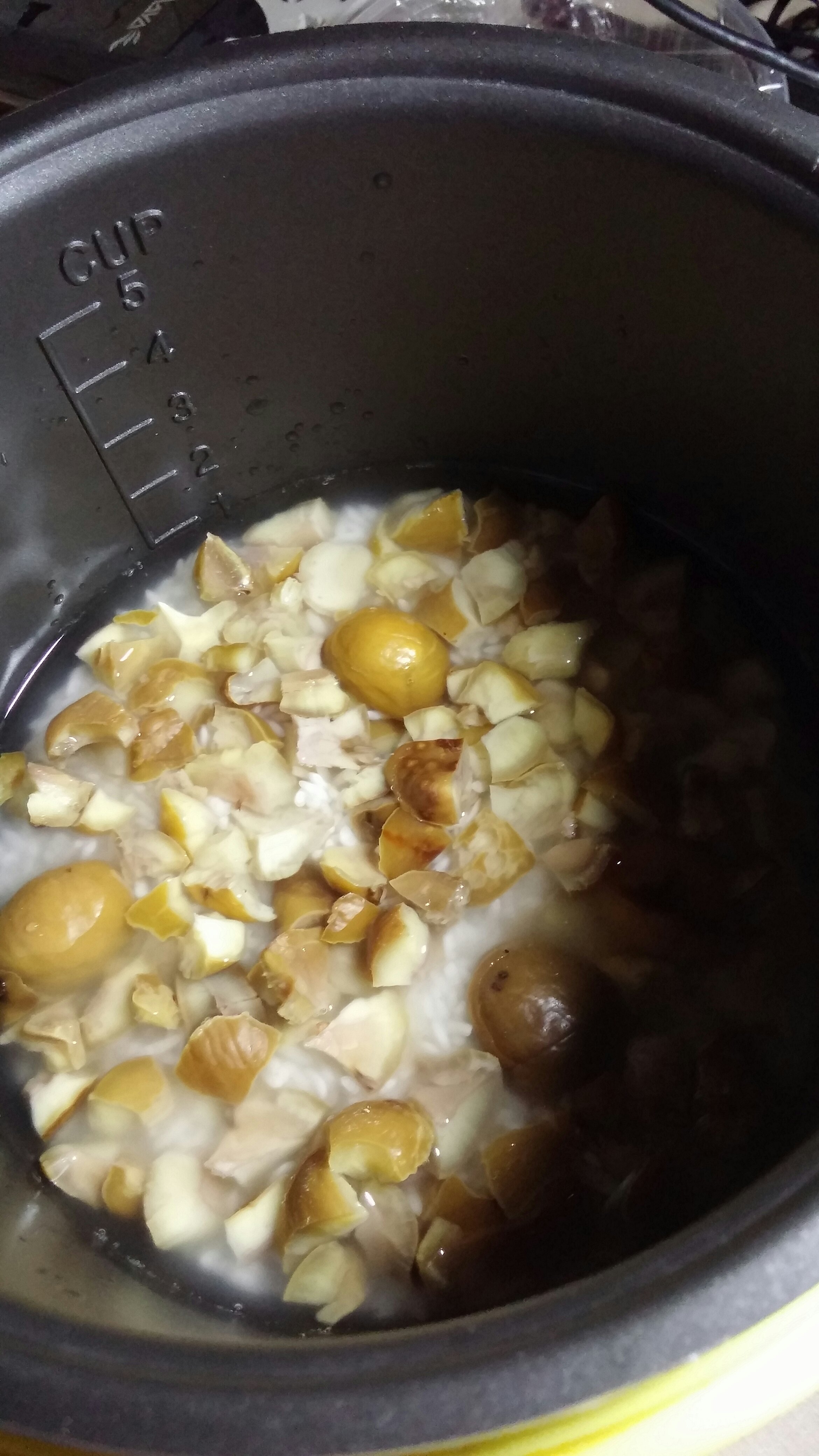 栗子窩蛋燜飯(~哈啦花電飯煲宿舍料理~)的做法 步骤1