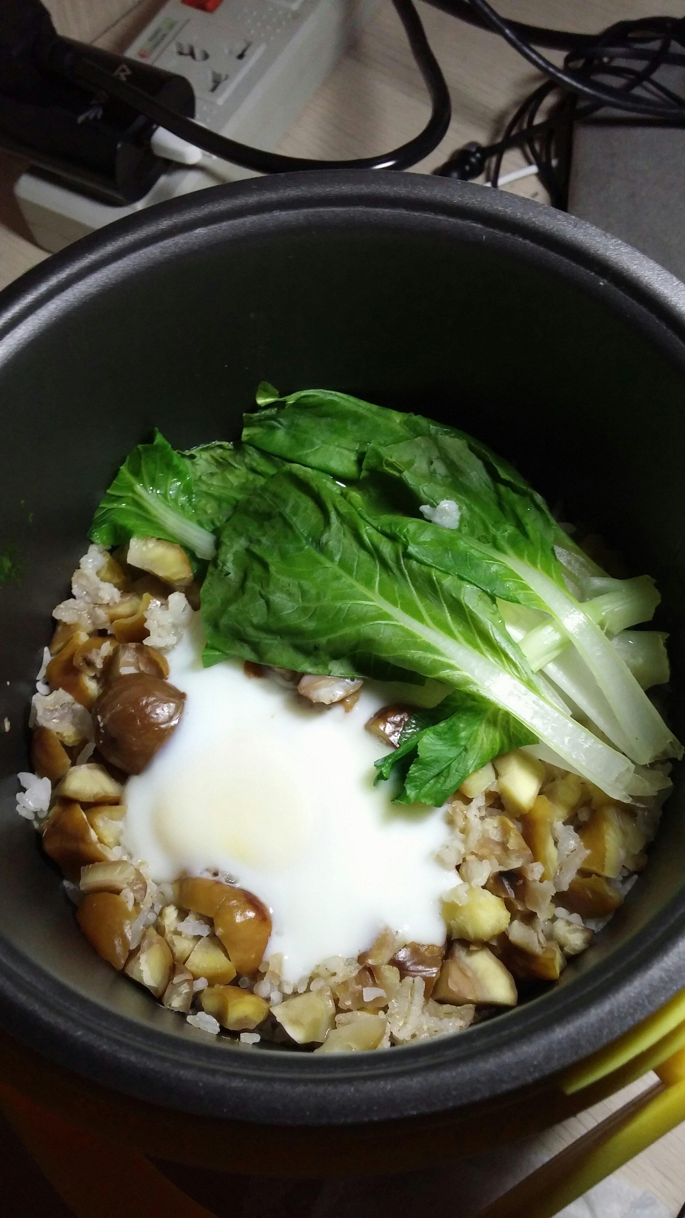 栗子窩蛋燜飯(~哈啦花電飯煲宿舍料理~)的做法 步骤3