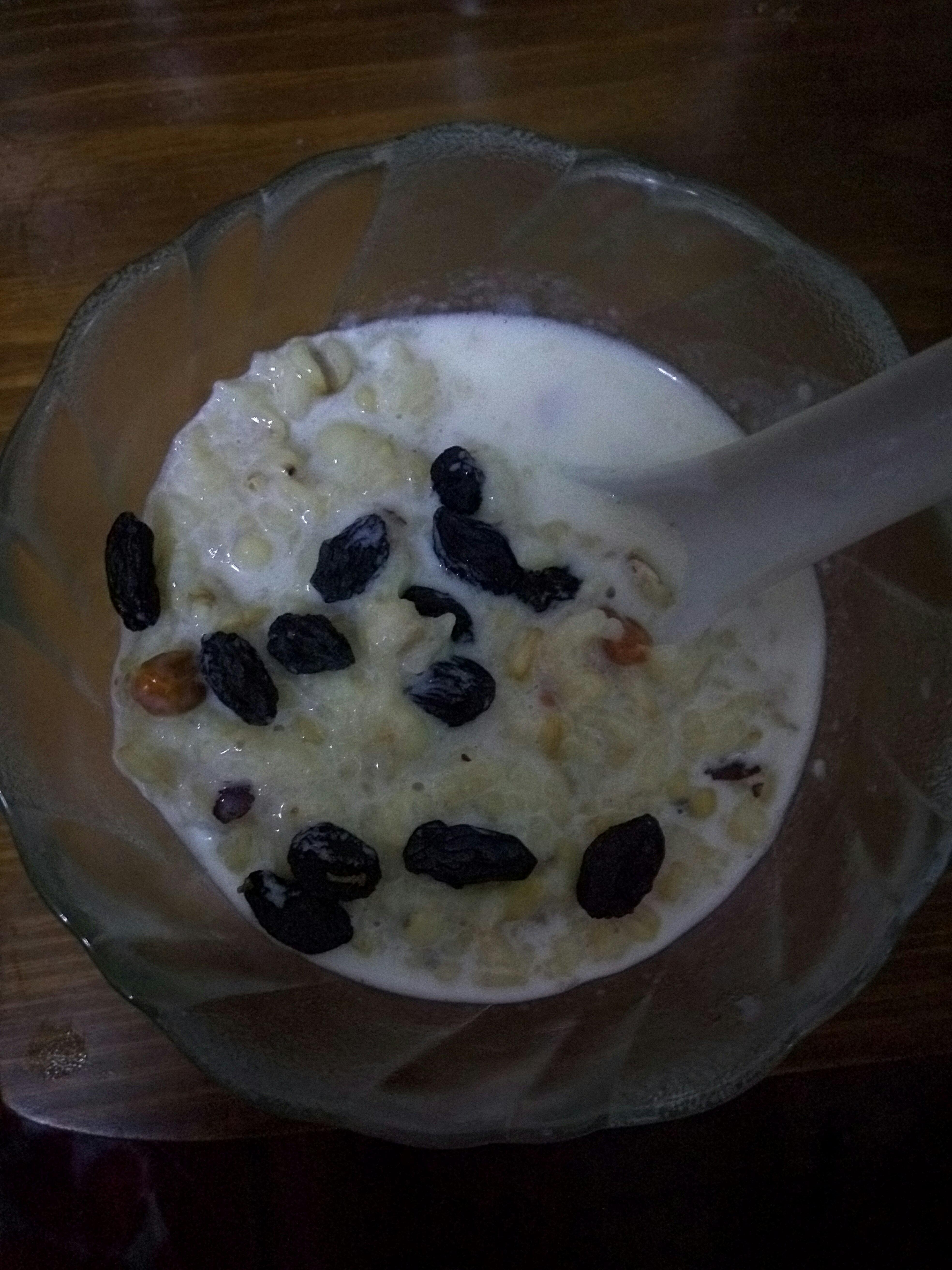 紅棗薏米枸杞牛奶燕麥粥的做法 步骤5