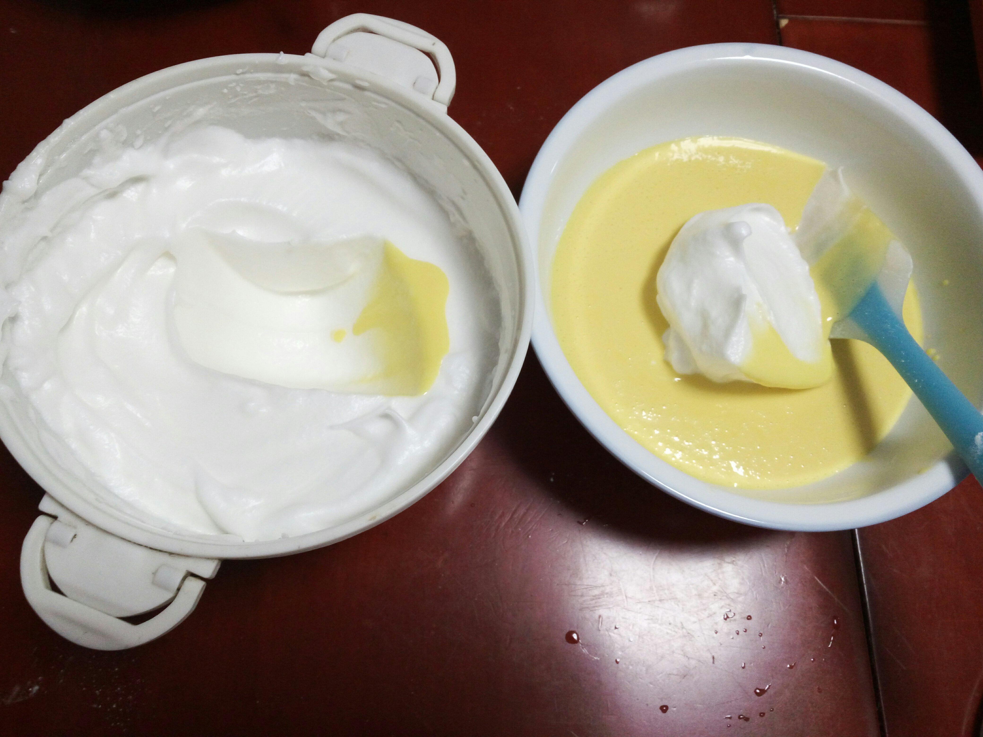 酸奶蛋糕~~\(≧▽≦)/~（水浴法）的做法 步骤6
