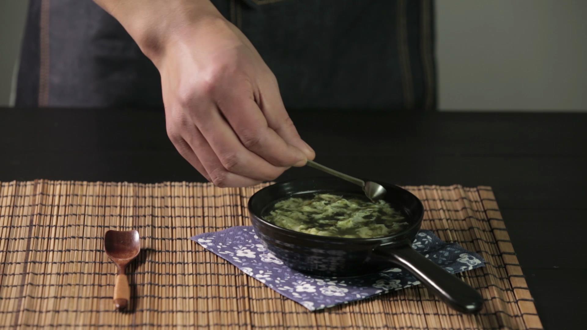 海鮮蛋花湯 | 爸爸廚房 VOL. 124 海米 紫菜 雞蛋 香油的做法 步骤10