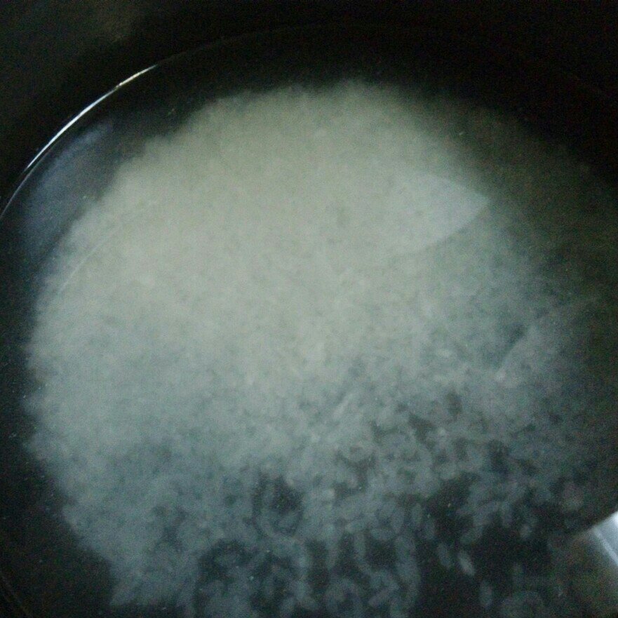 冰糖牛奶粥的做法 步骤1