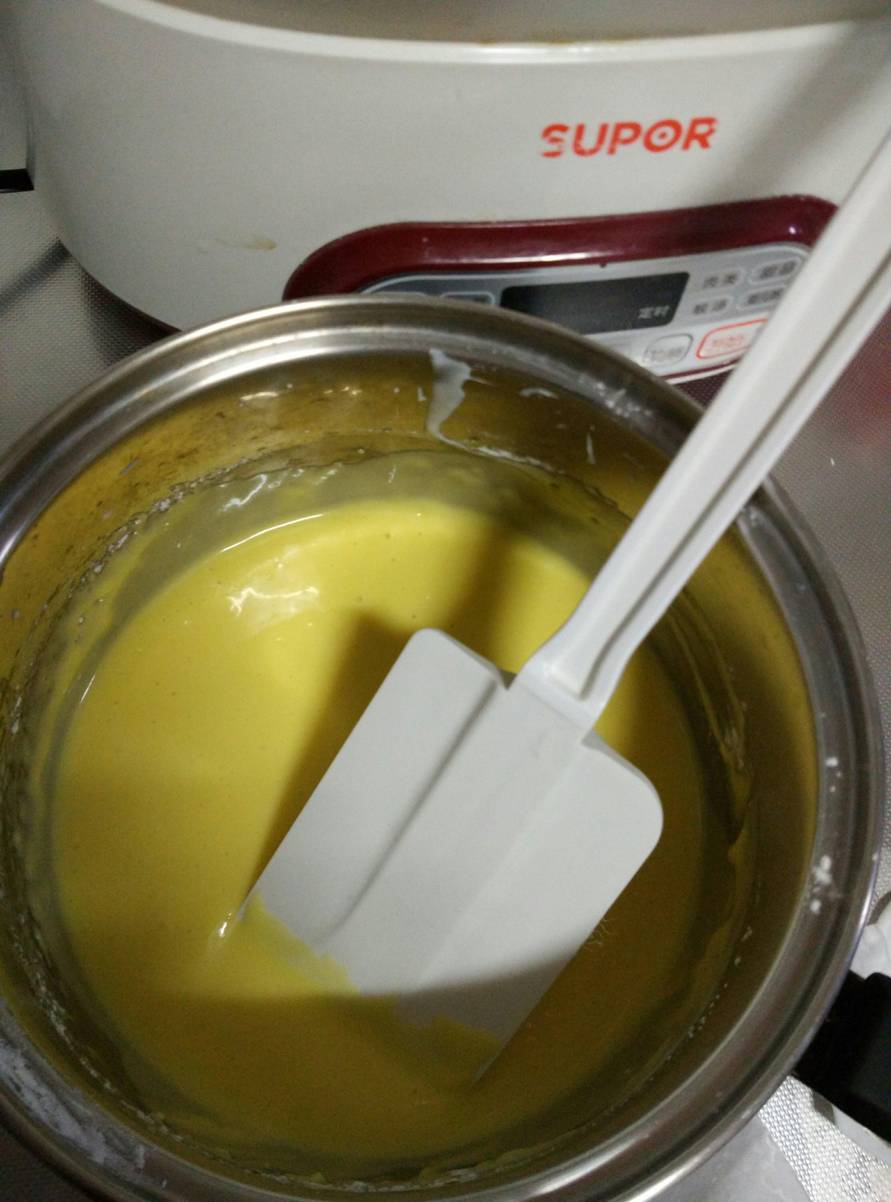 酸奶香蕉流心戚風蛋糕的做法 步骤2