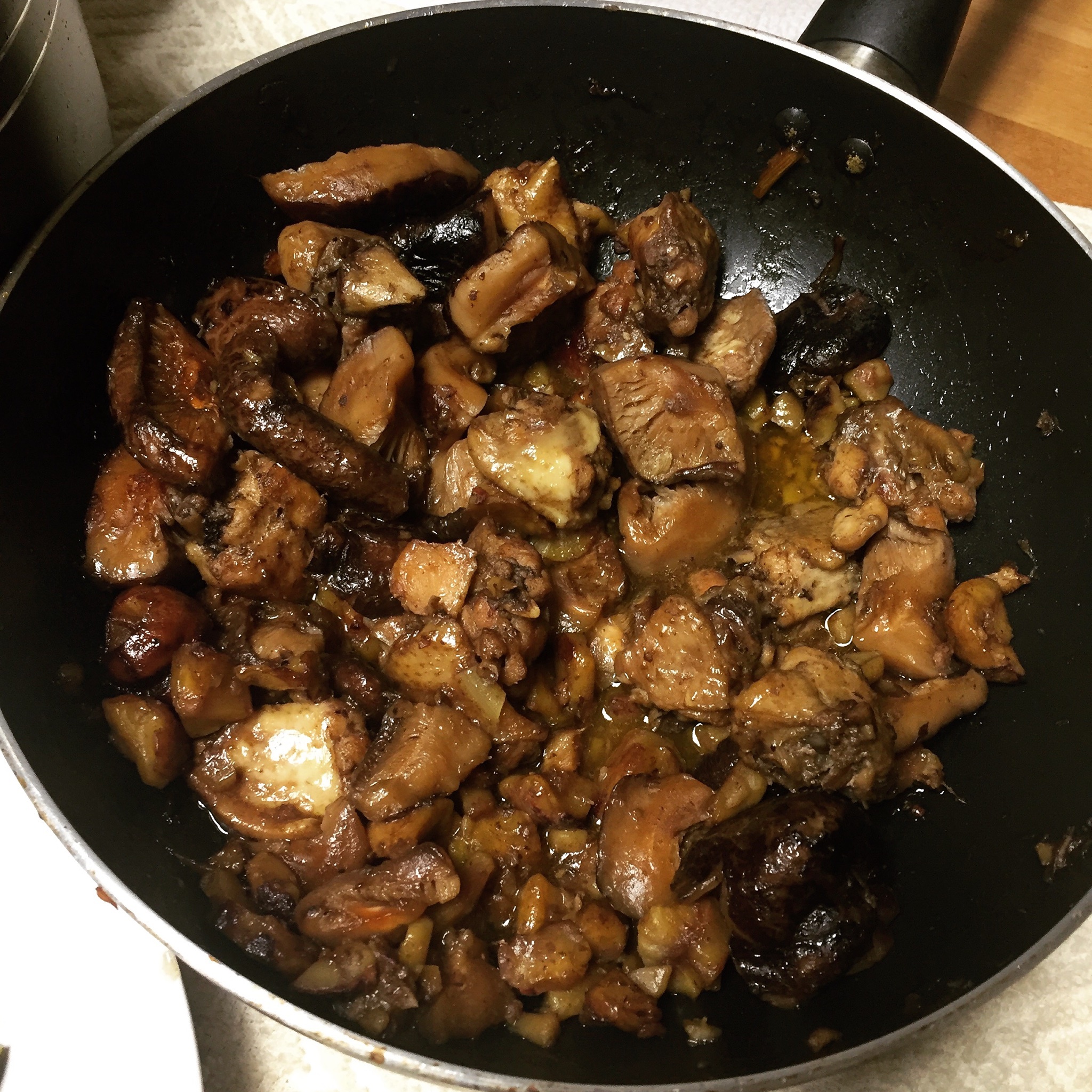 栗子冬菇燜雞的做法 步骤2