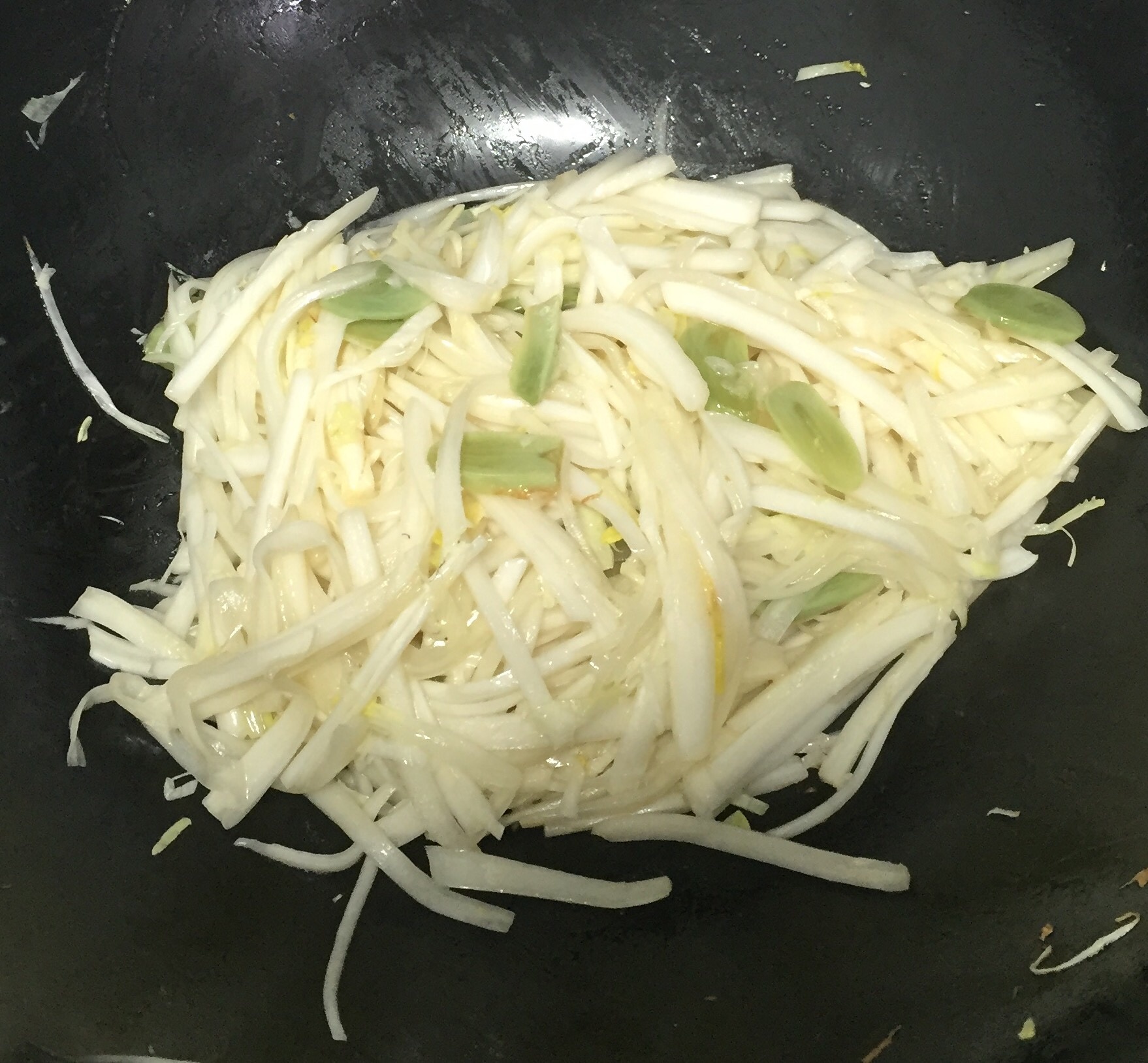臘八蒜炒白菜的做法 步骤3