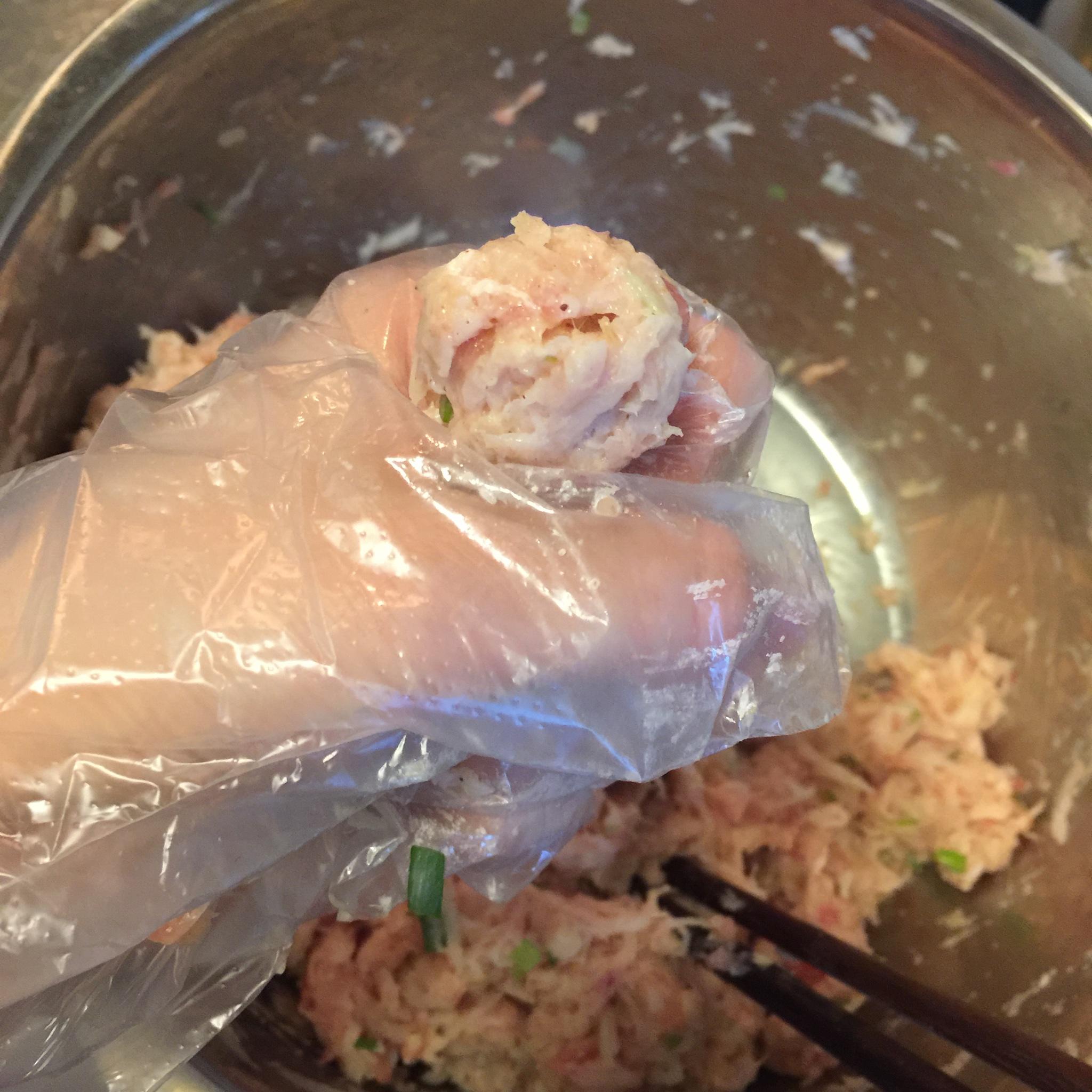 炸豬肉蘿蔔丸子的做法 步骤10