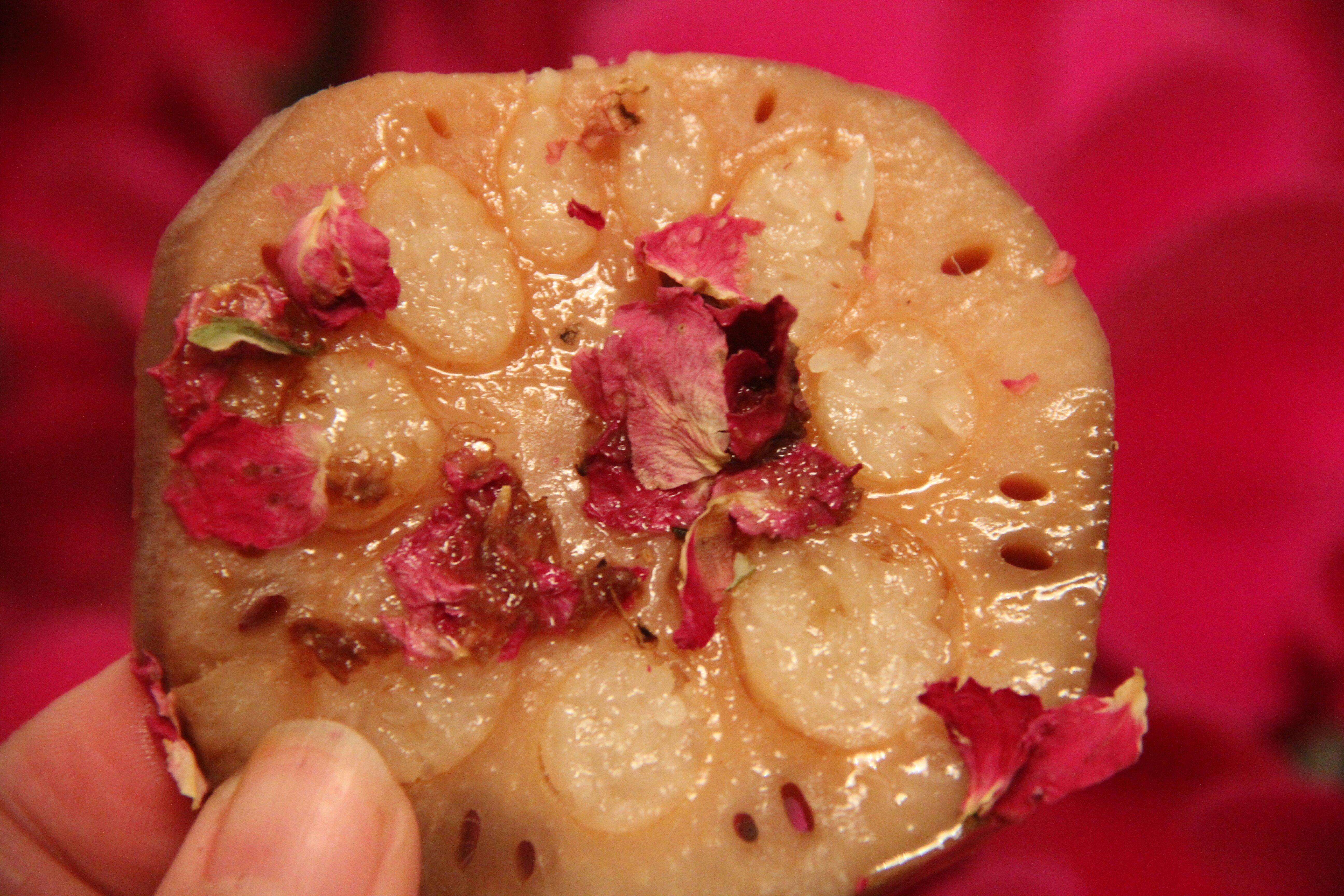 年夜飯必備——玫瑰蜜糯米蓮藕的做法 步骤1