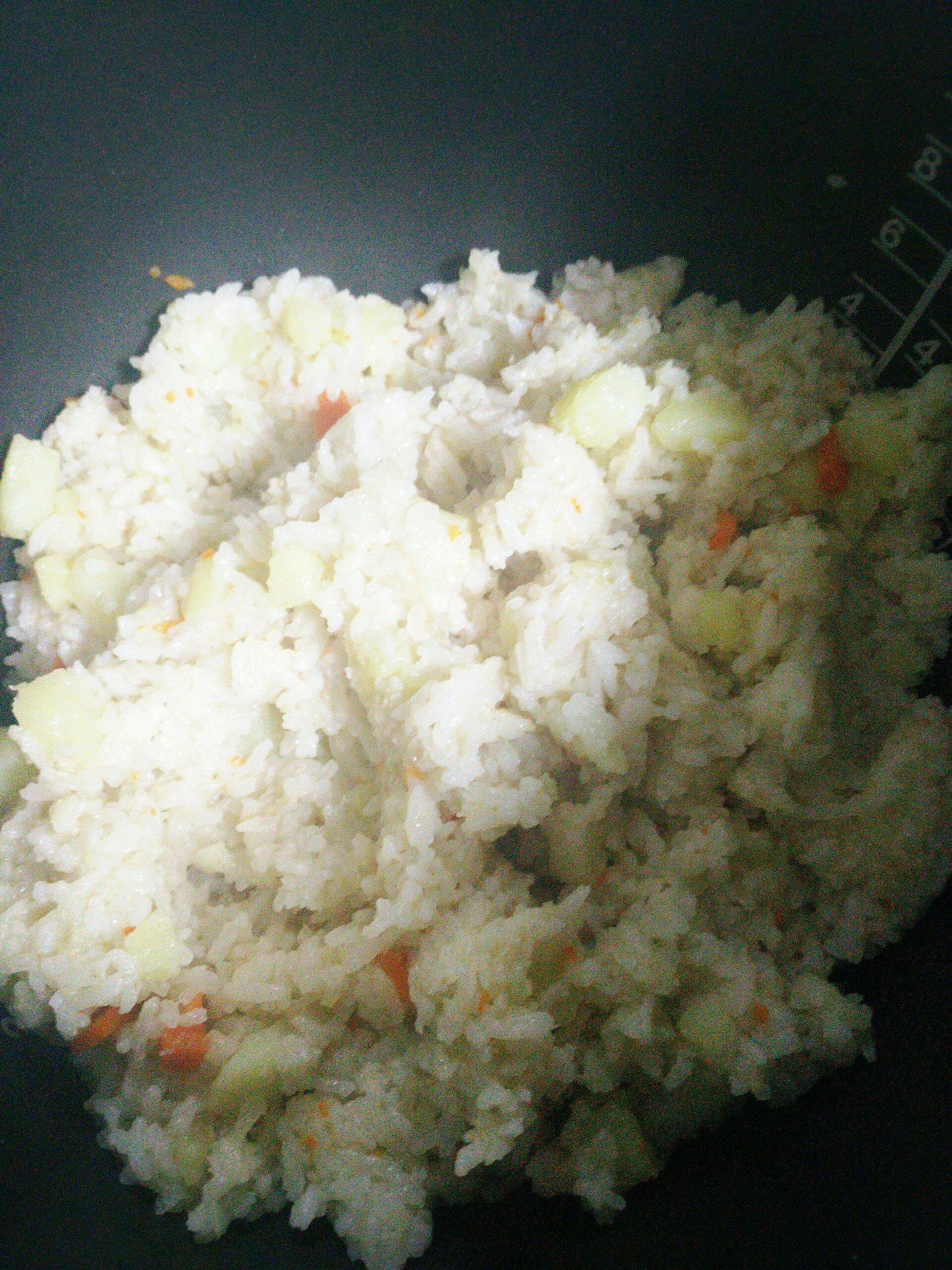 土豆燜米飯的做法 步骤5