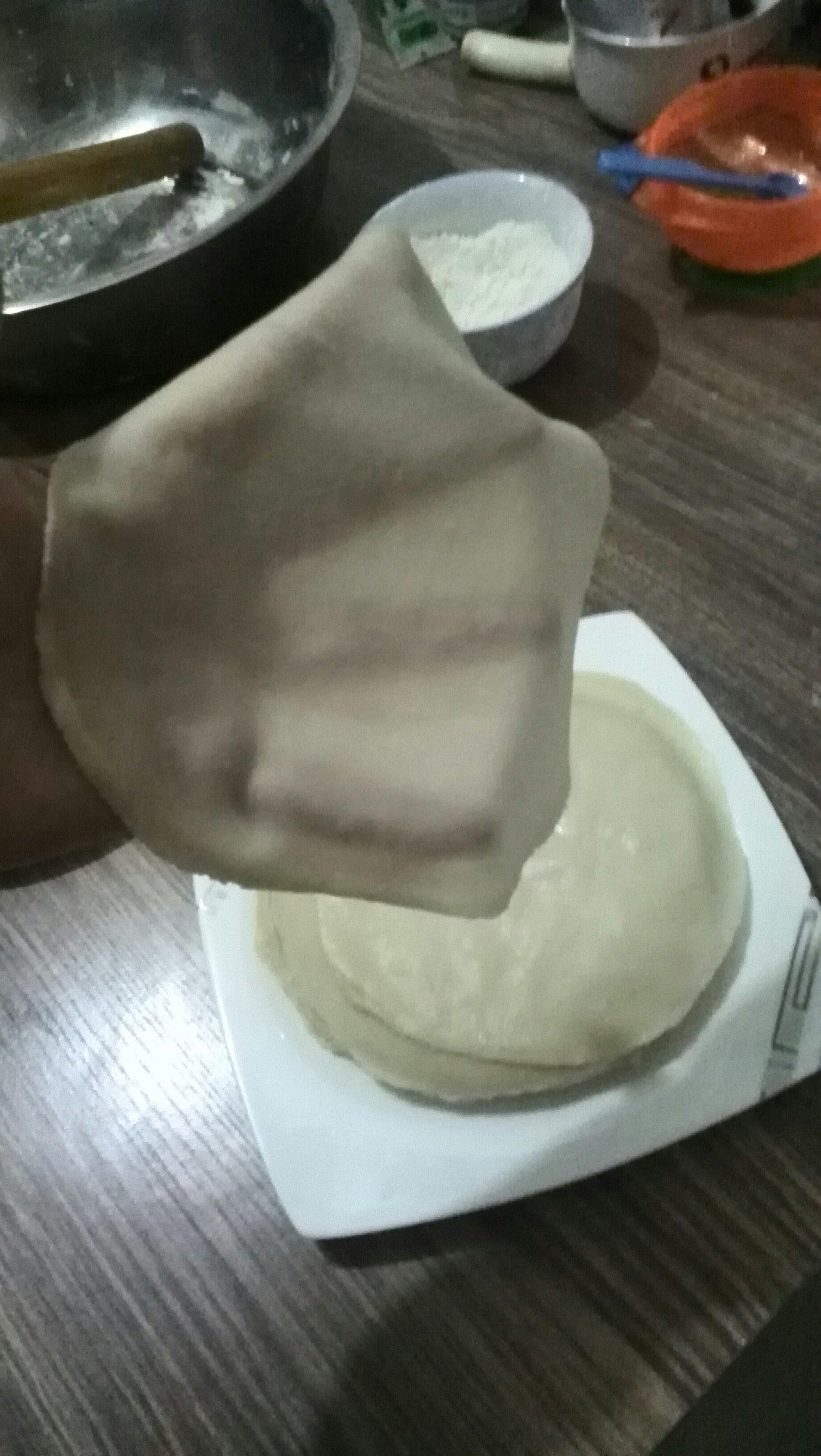 餃子皮做的蒸春餅的做法 步骤2