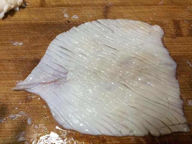 手把手教你切魷魚卷——年夜飯get新技能！的做法 步骤4