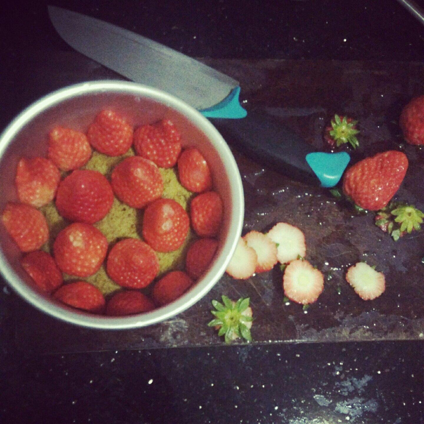 草莓抹茶慕斯的做法 步骤7