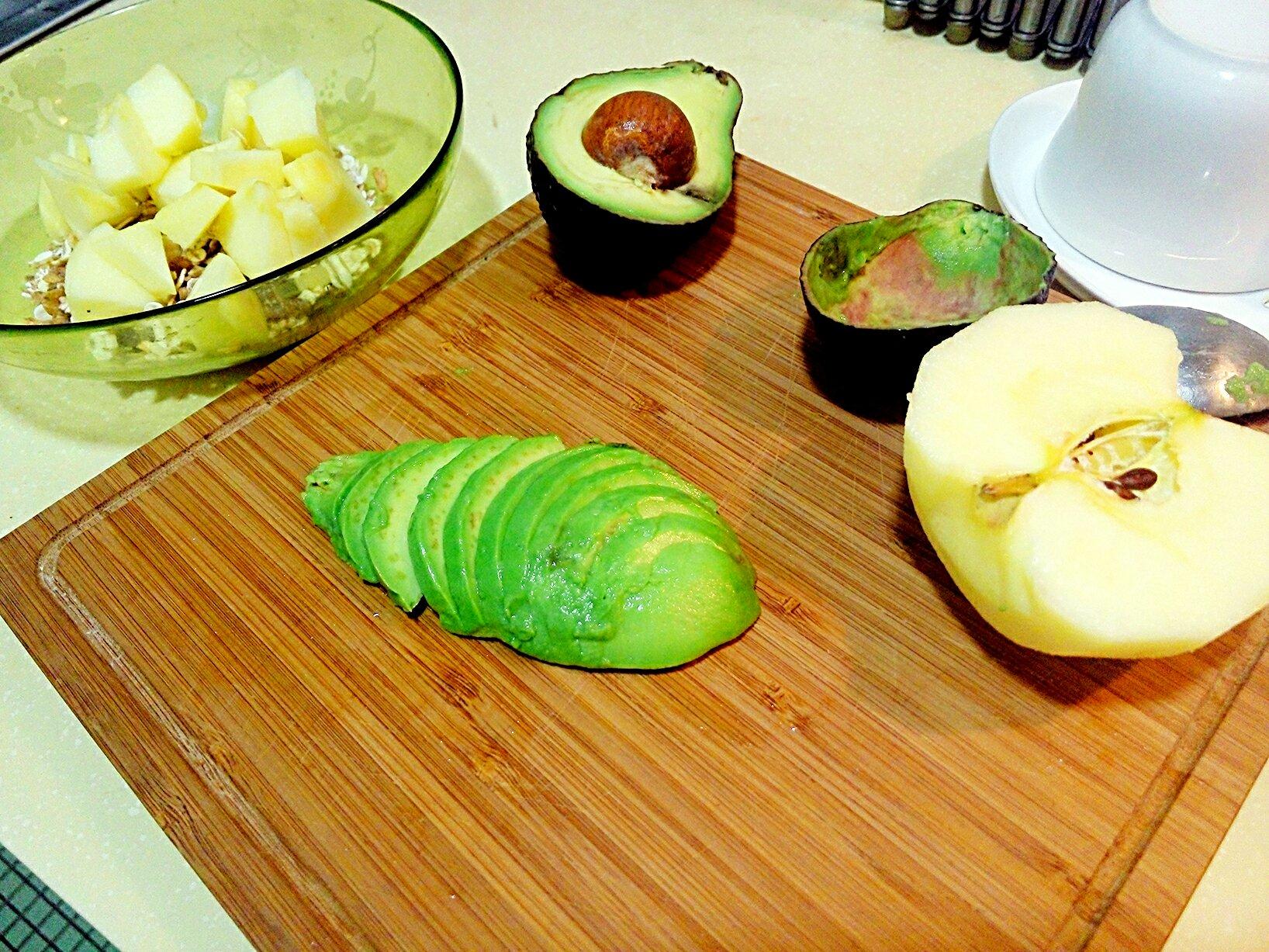 蘋果鱷梨早餐麥片的做法 步骤1
