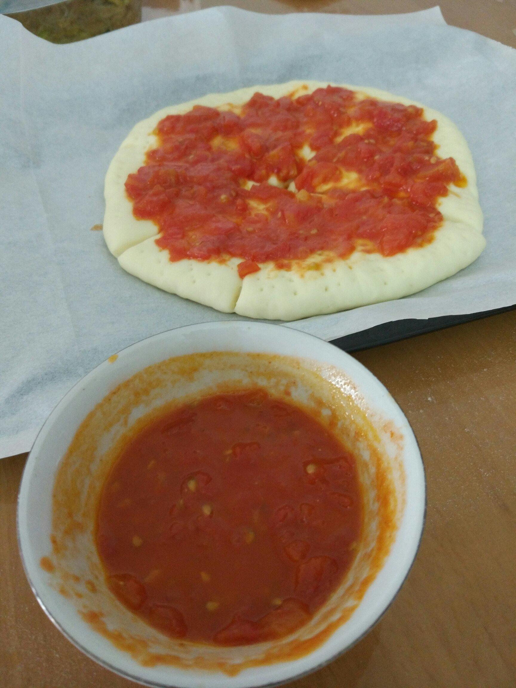 爆漿拉絲芝士培根披薩的做法 步骤2