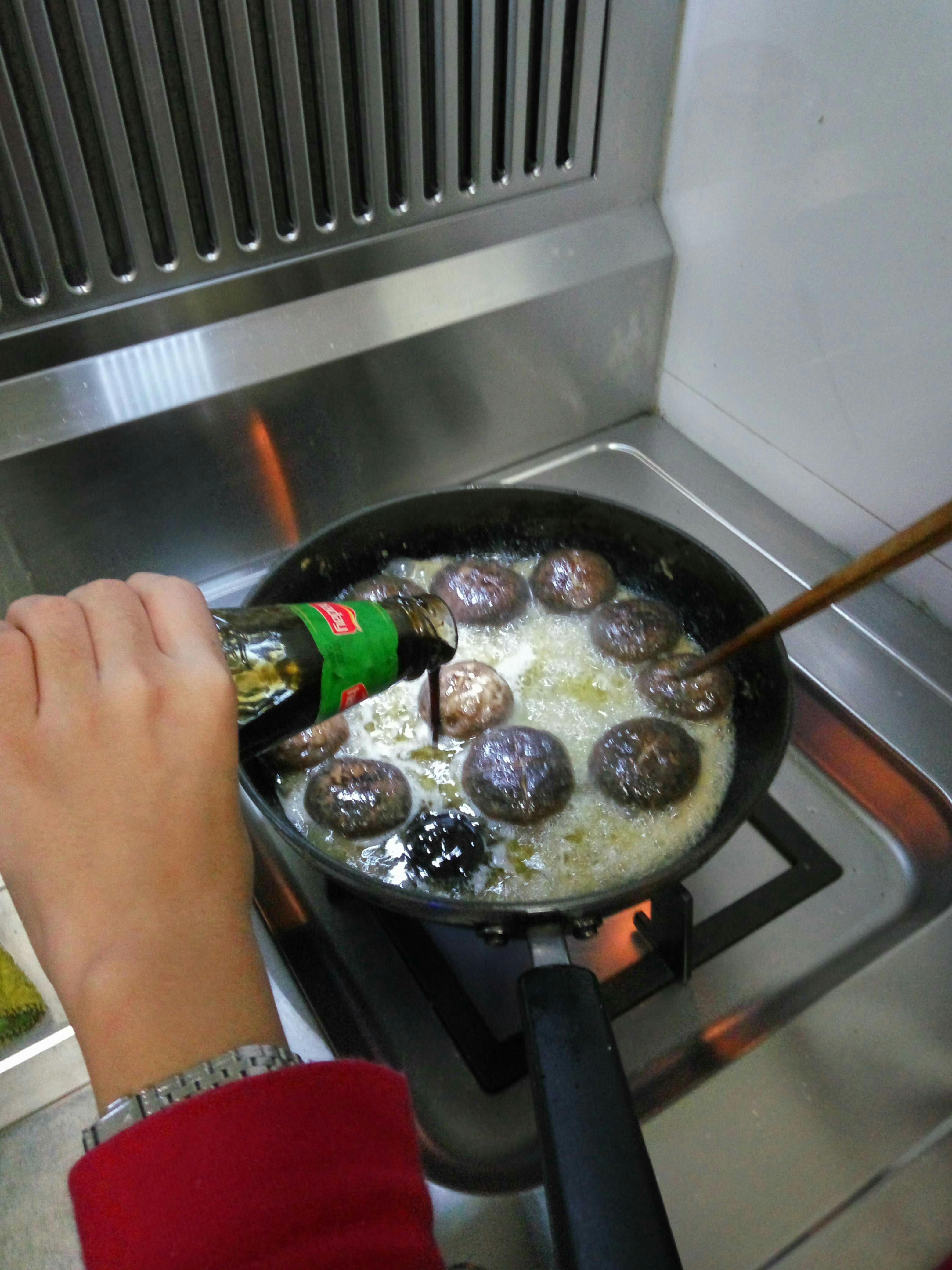 黃油煎香菇的做法 步骤5