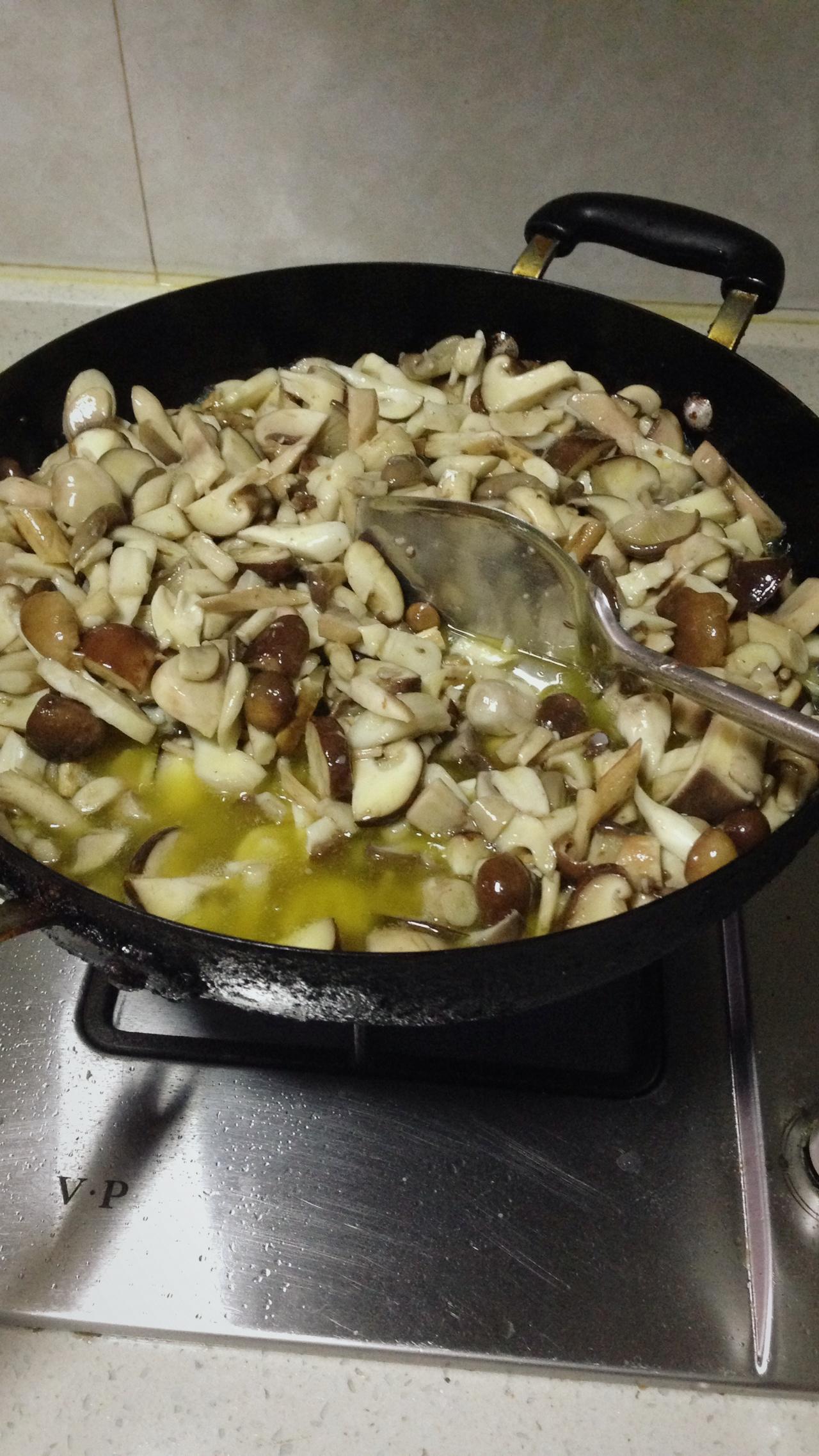 【家庭飯掃光】牛肉菌菇醬的做法 步骤5